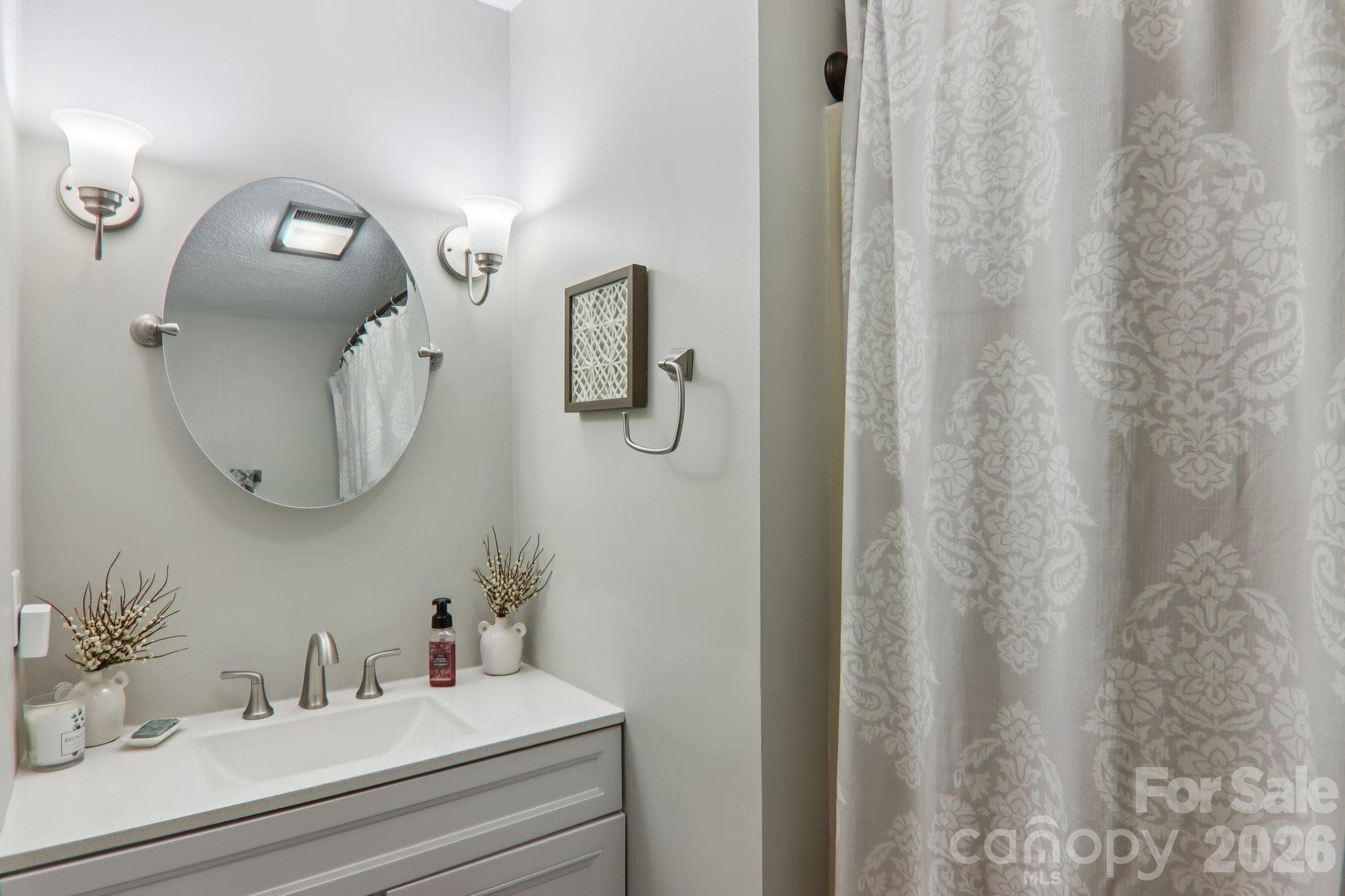 Guest Bathroom - Hendersonville