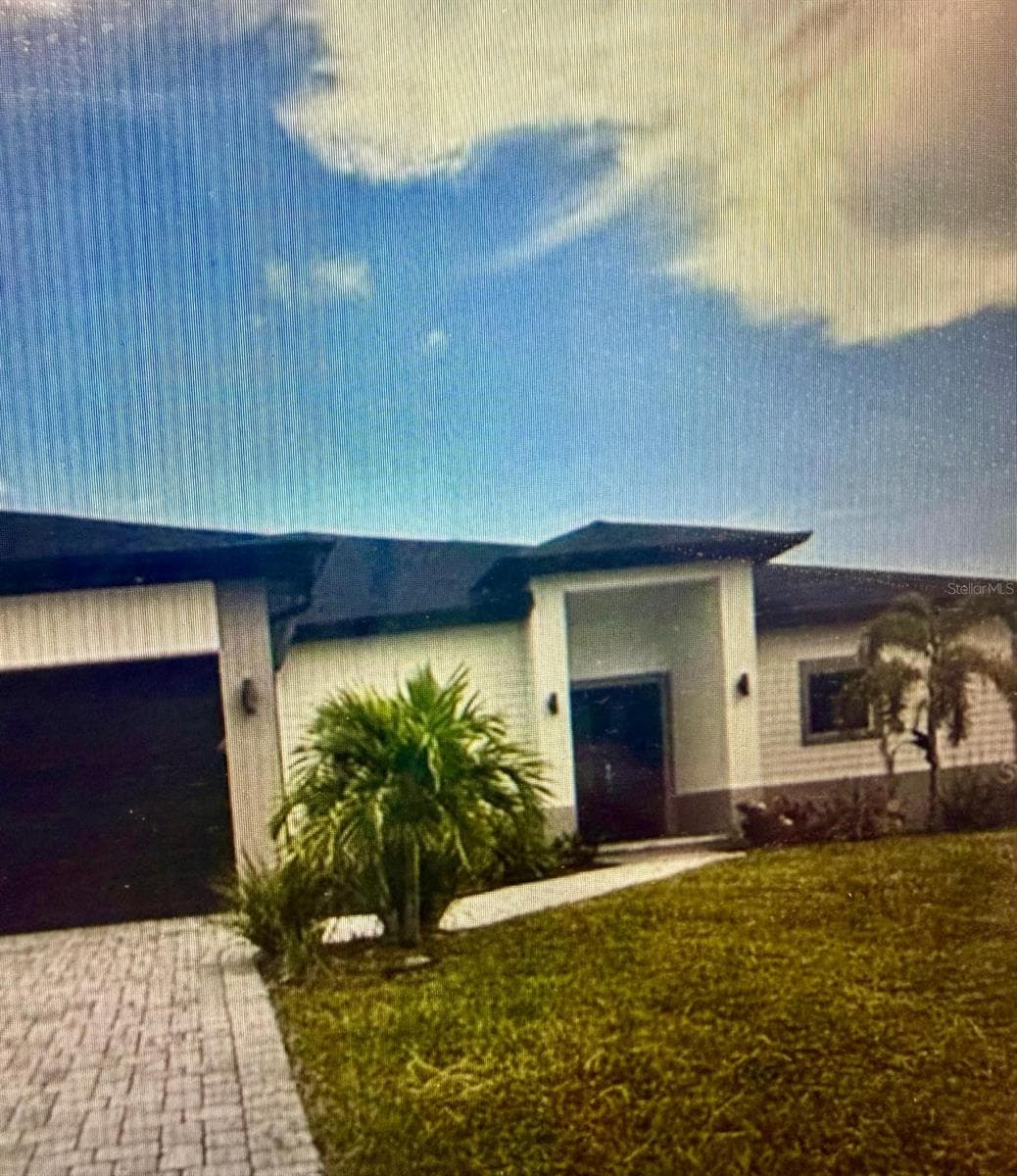 704 MINDORA AVE