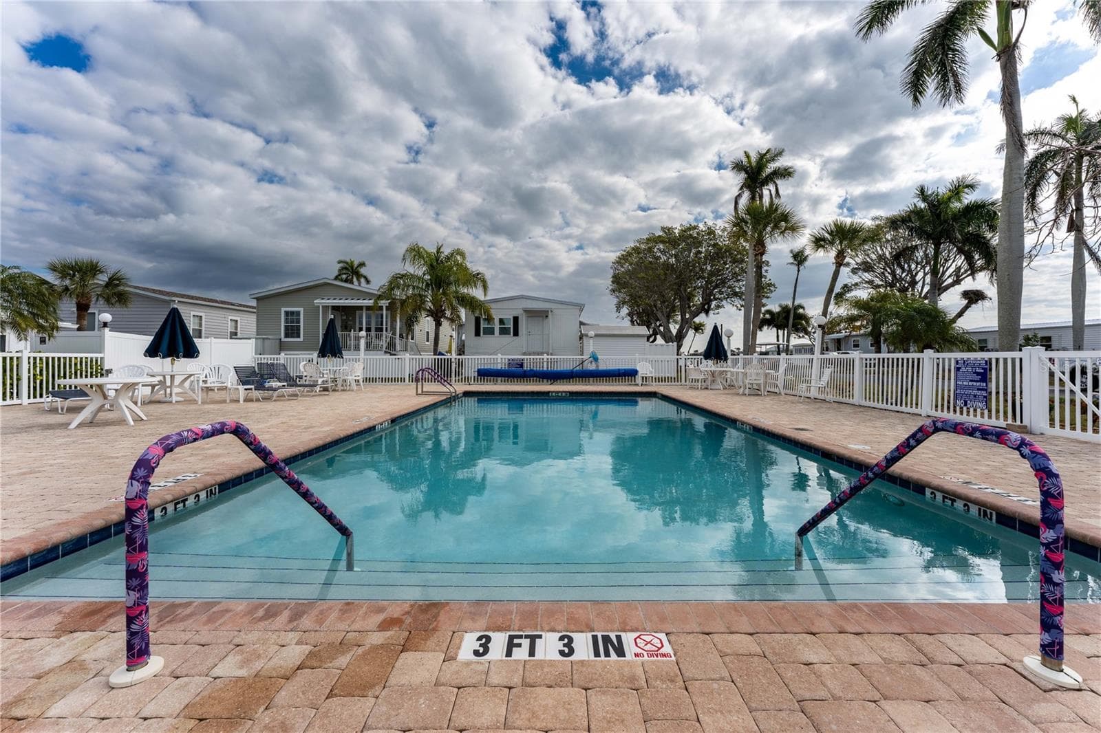 Community Pool - 3710 GULF OF MEXICO DR #F2, LONGBOAT KEY