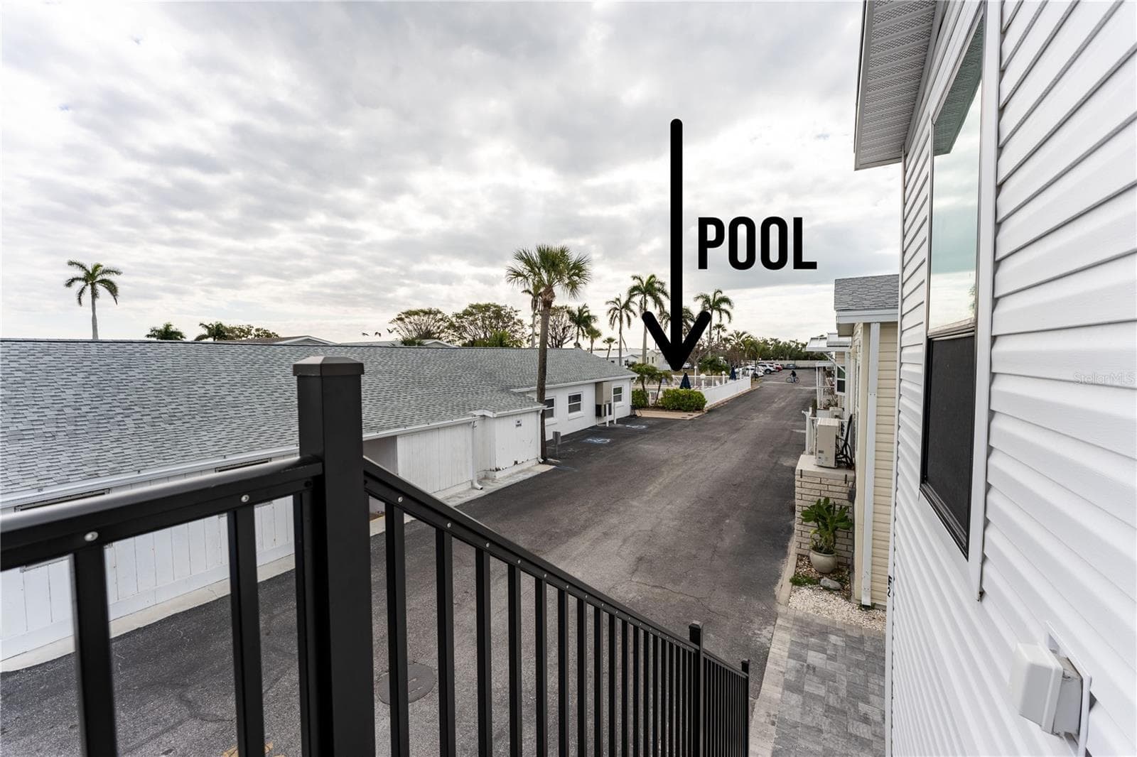 Pool & Clubhouse from Front Steps - 3710 GULF OF MEXICO DR #F2, LONGBOAT KEY