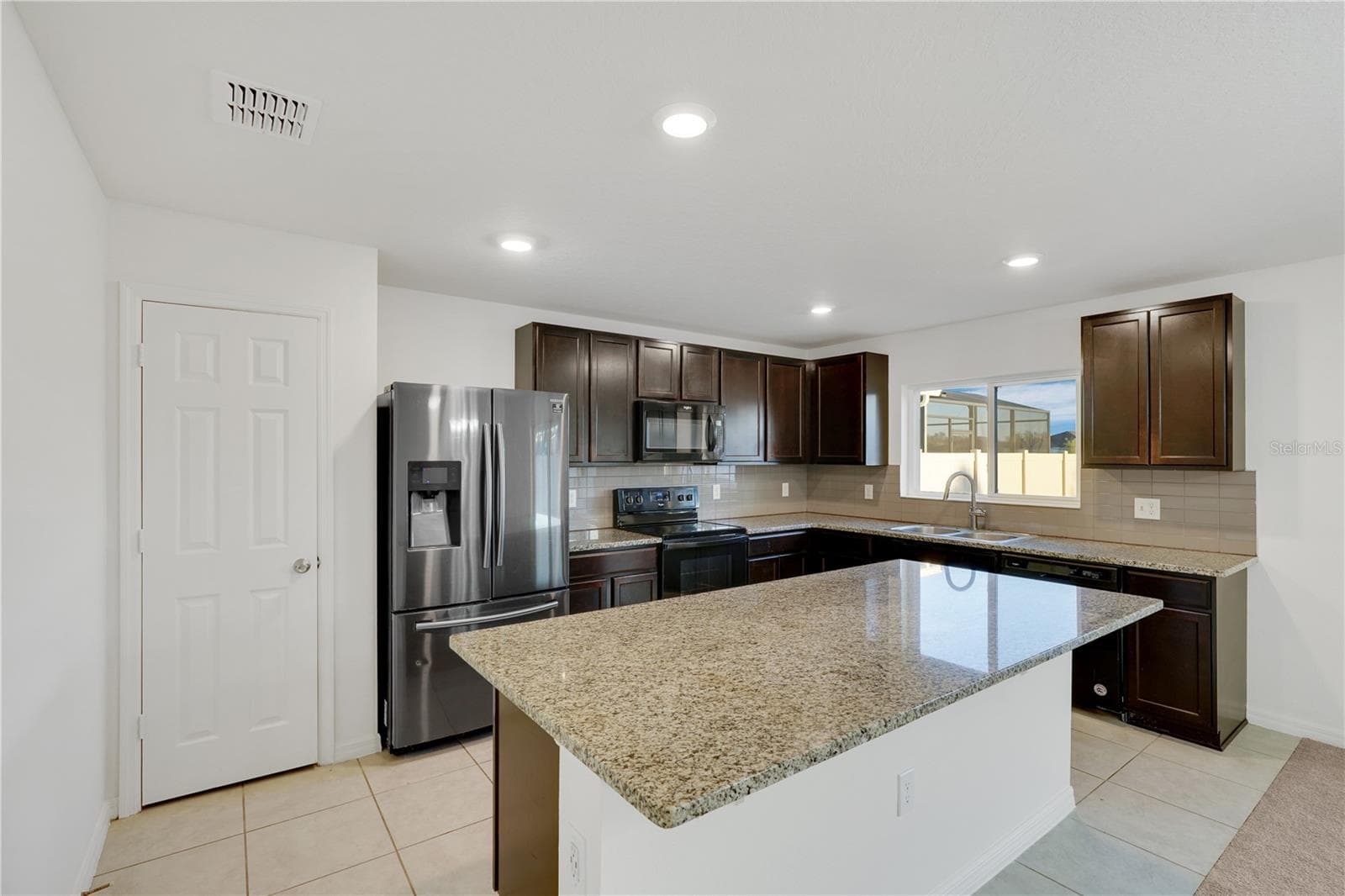 Single Family Residence at 13916 RUSHING CREEK RUN, ORLANDO, photo 8 of 31