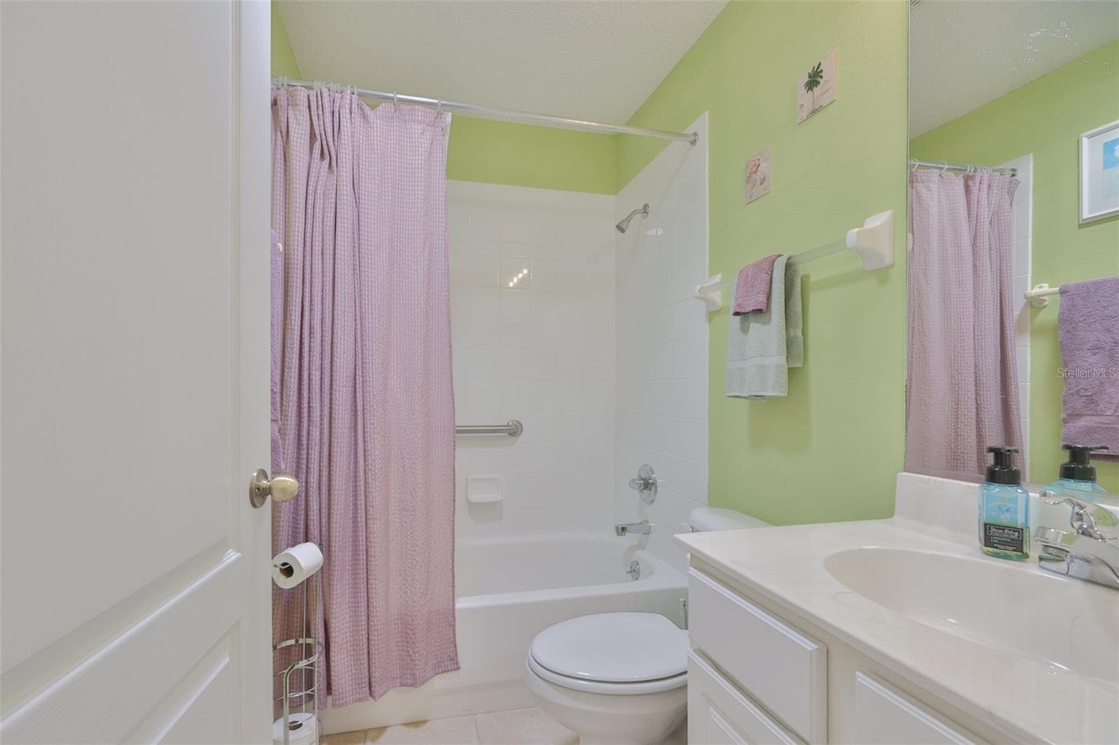 GUEST BATH WITH TUB/SHOWER - 2308 BROOKFIELD GREENS CIR, SUN CITY CENTER