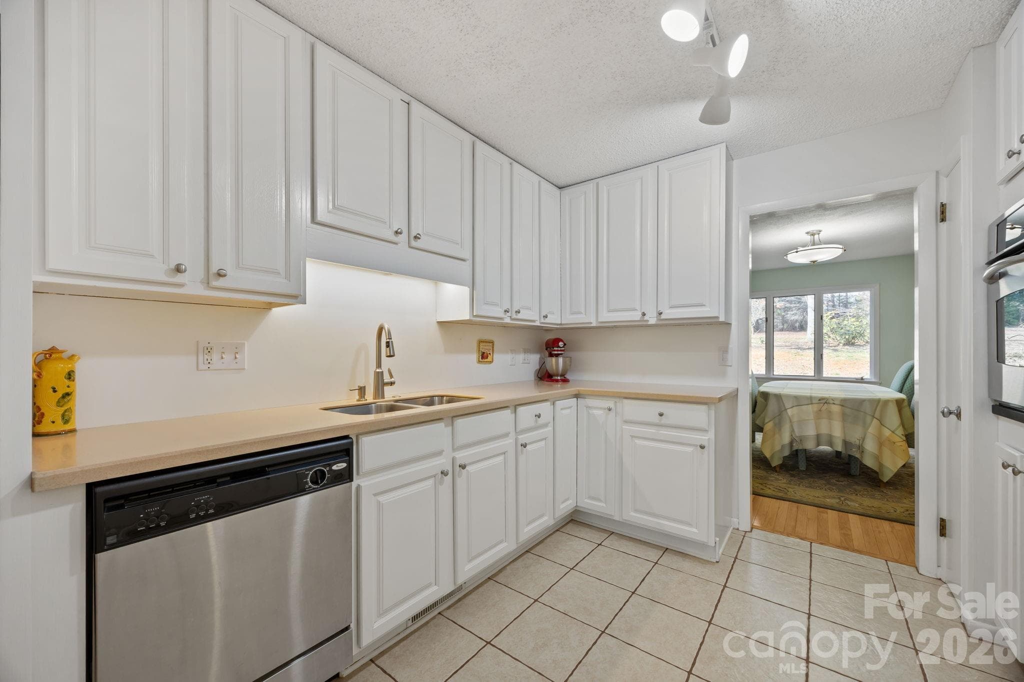 Flowing Kitchen - 102 Crowfields Drive, Asheville