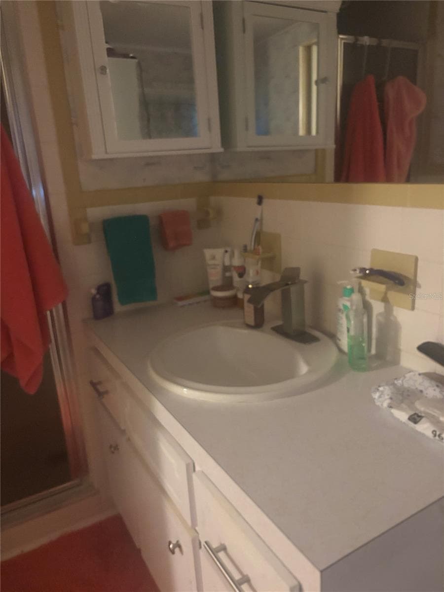 Guest Bath - 105 FREEDOM CT #30, PALM HARBOR
