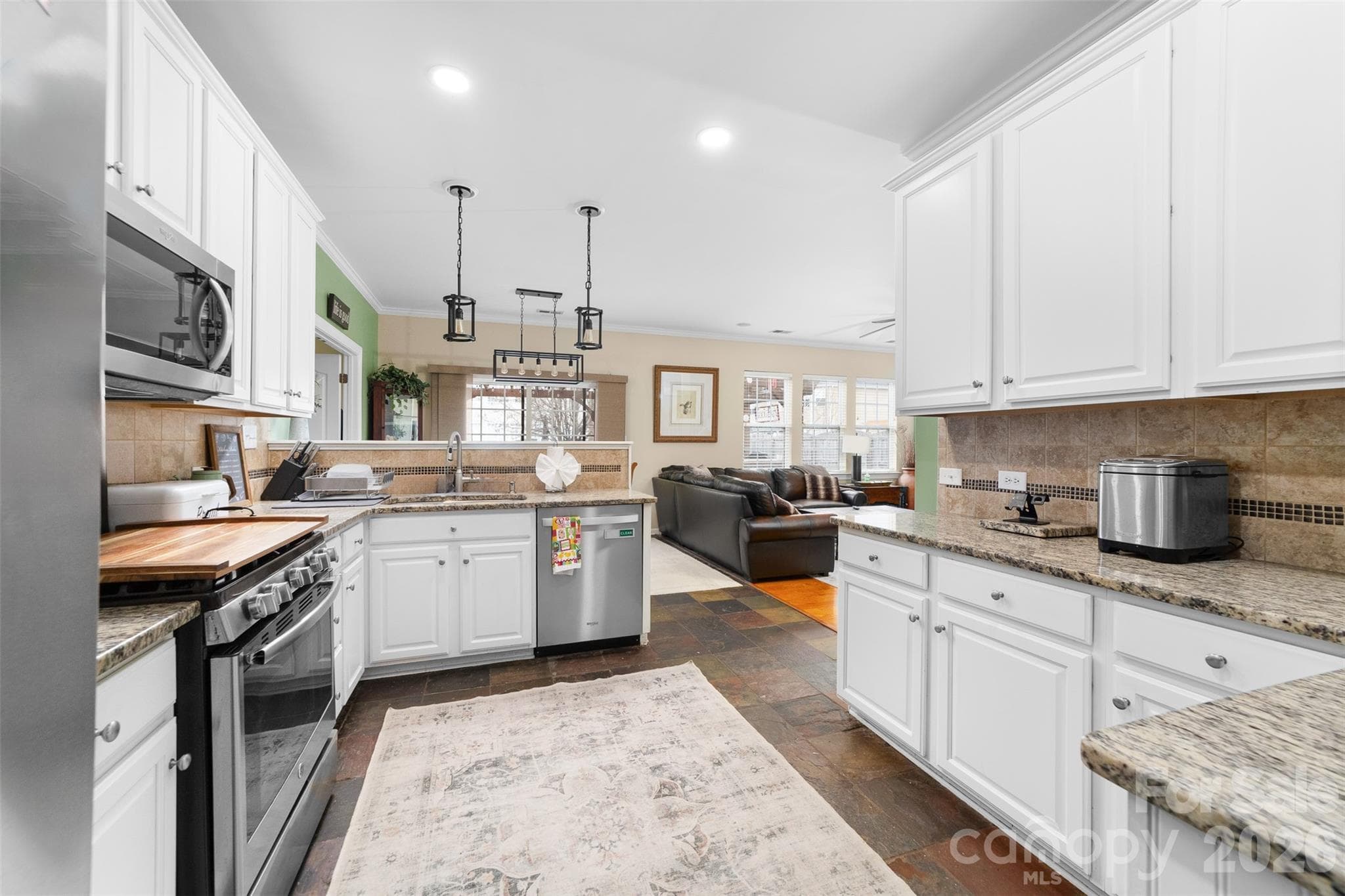 Open concept kitchen - Charlotte