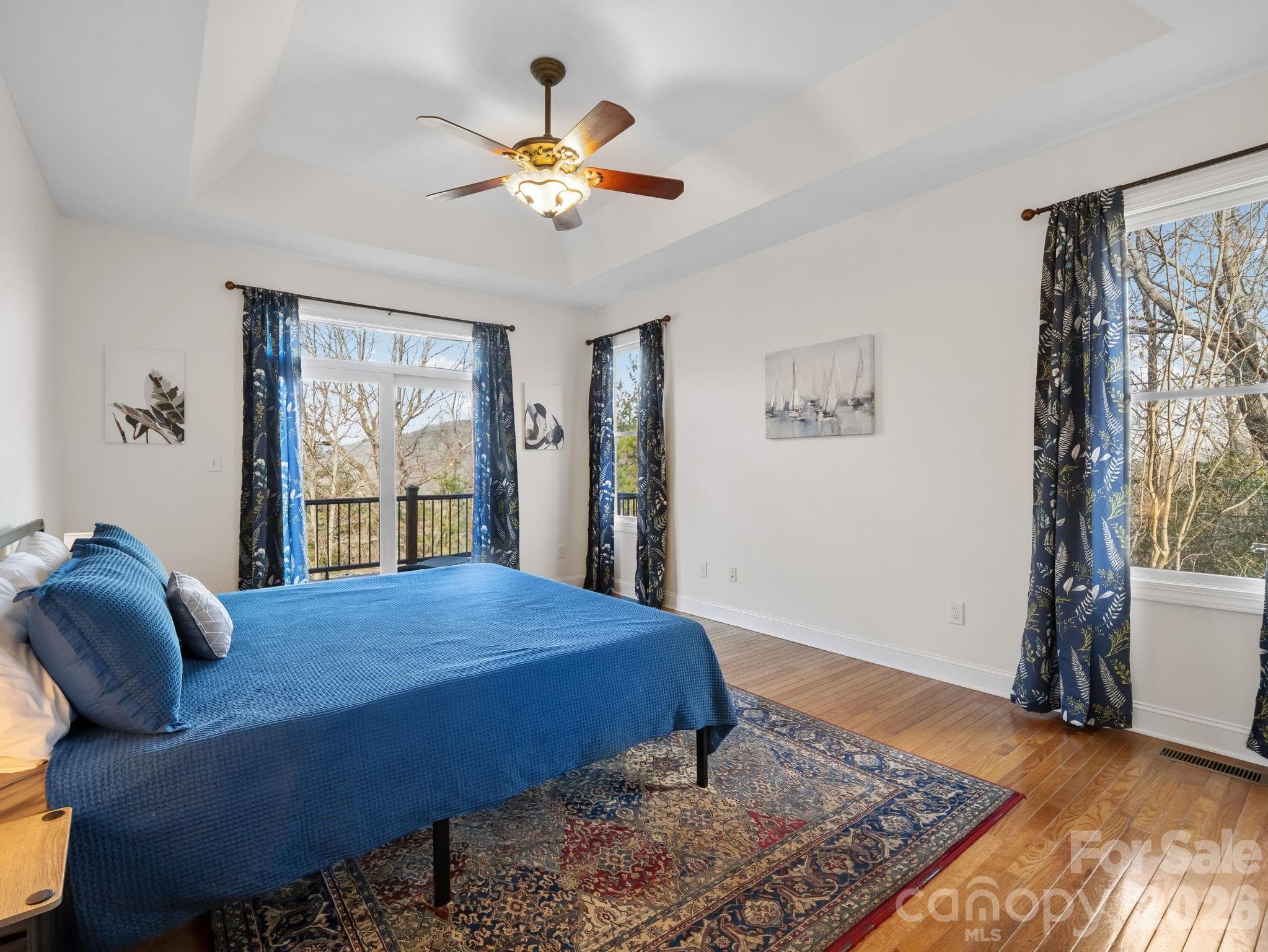 Bright primary bedroom suite w/ deck access - 308 Bluebird Road, Lake Lure