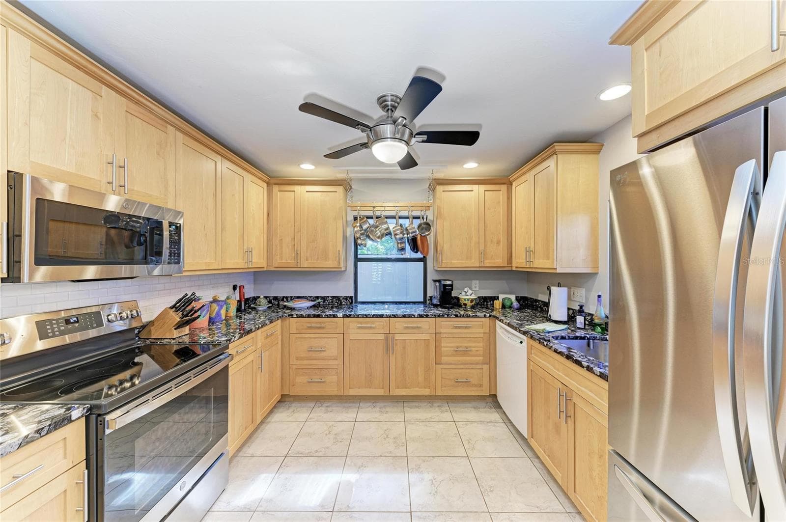 Villa at 7921 4TH AVE W, BRADENTON, photo 13 of 48