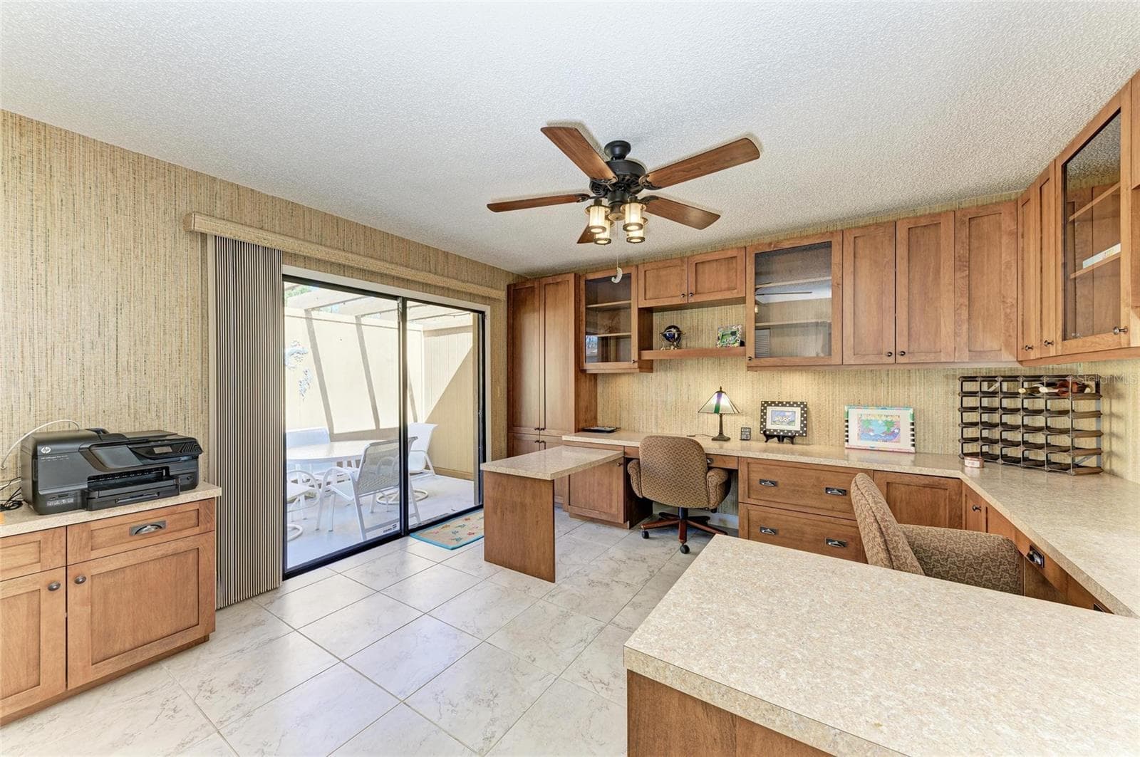 3rd bedroom with built in desk with lanai. - 7921 4TH AVE W, BRADENTON