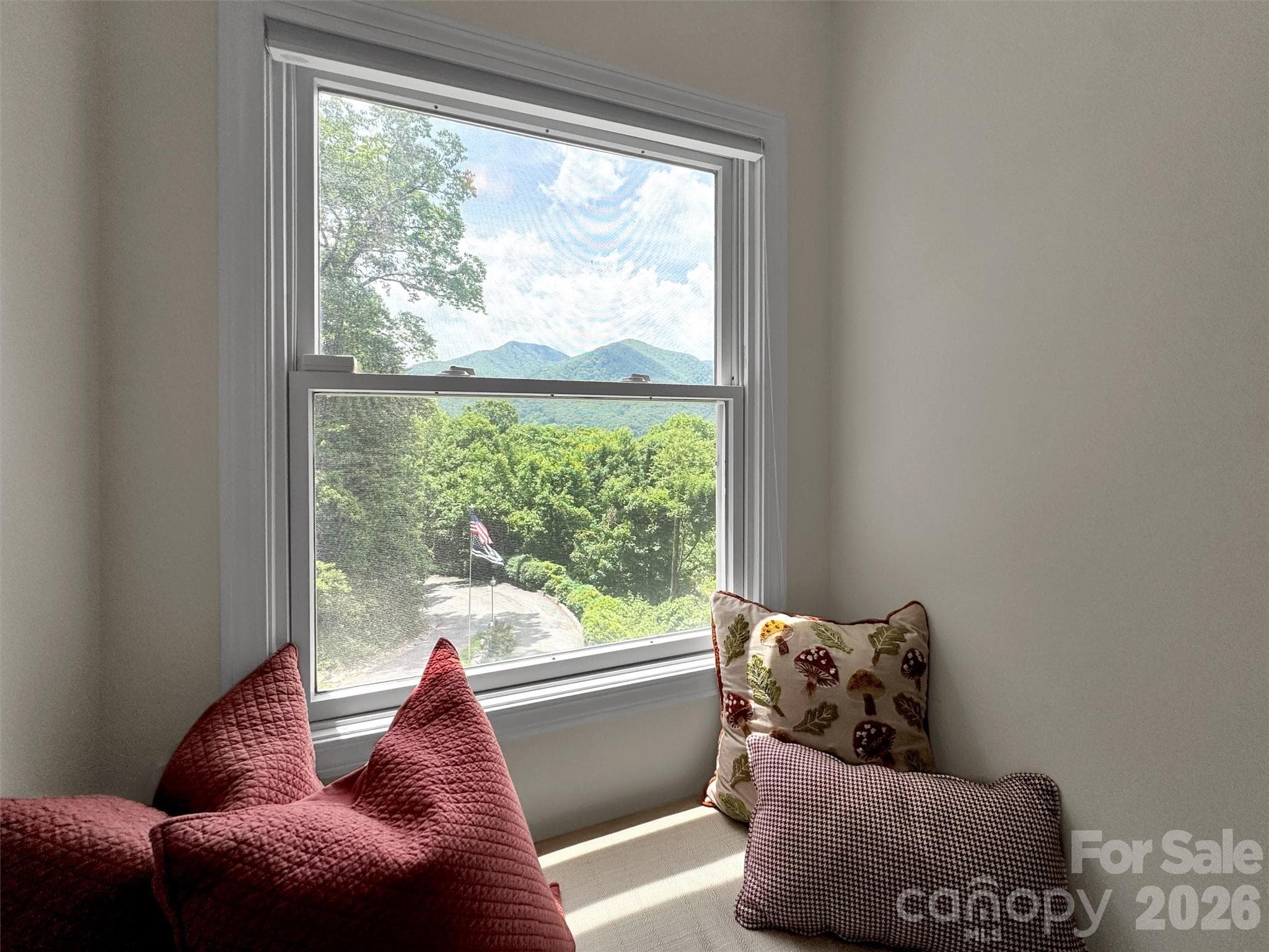 Window Seat Overlooking the VIEWS - 28 Mountain Breeze Drive, Maggie Valley