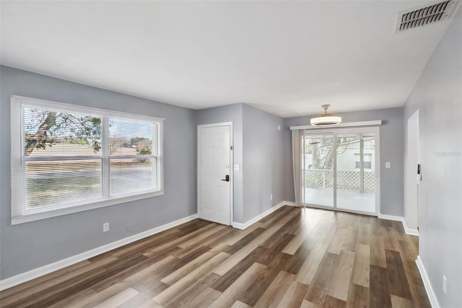Single Family Residence at 902 S GALENA AVE, MINNEOLA, photo 10 of 20
