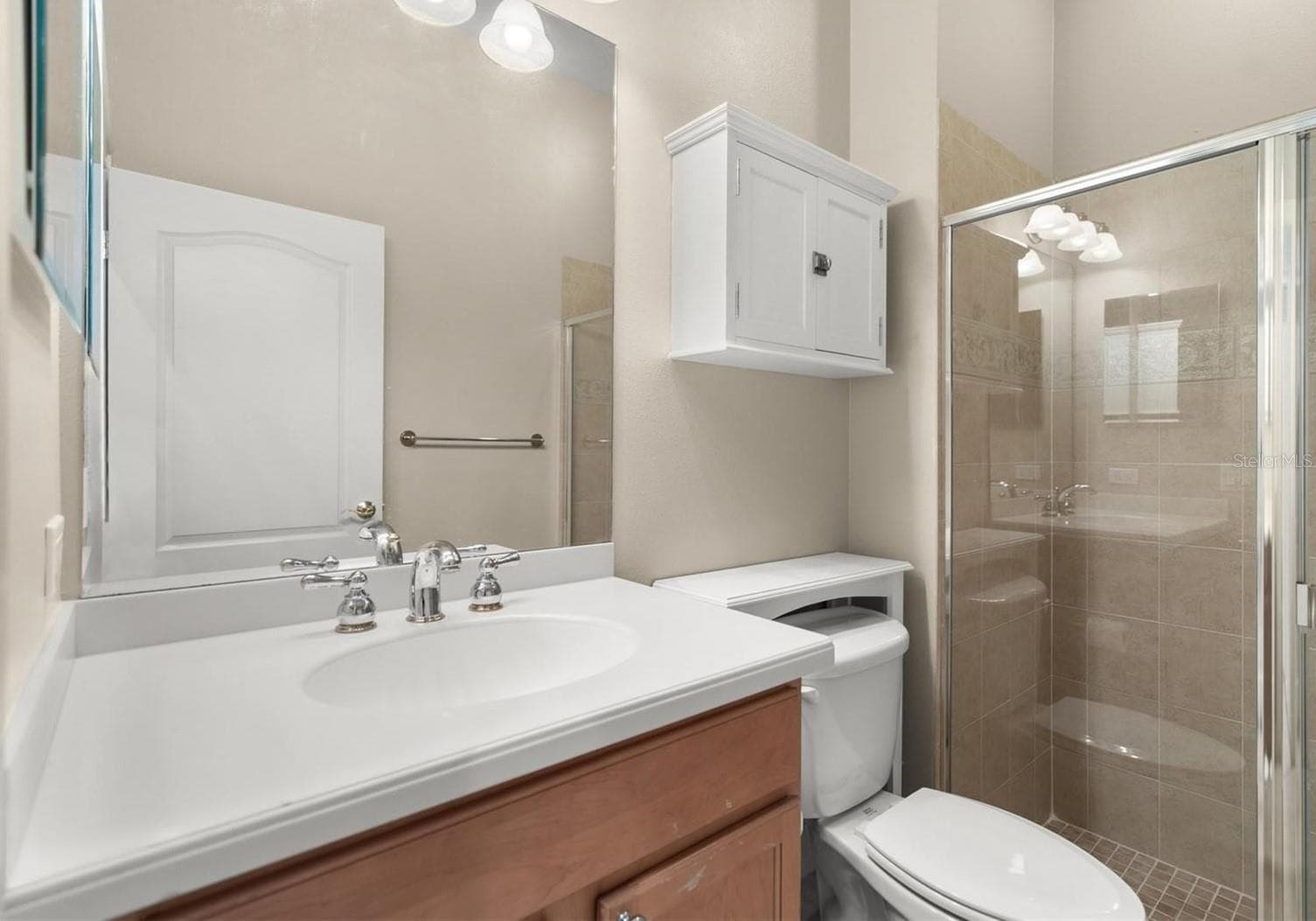 2nd bath near 2nd bd & kitchen hallway - 312 11TH AVE E, PALMETTO