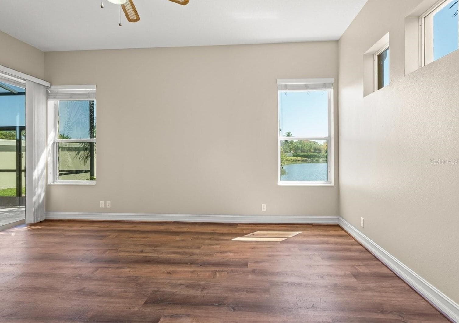 primary rm has water view of pond - 312 11TH AVE E, PALMETTO