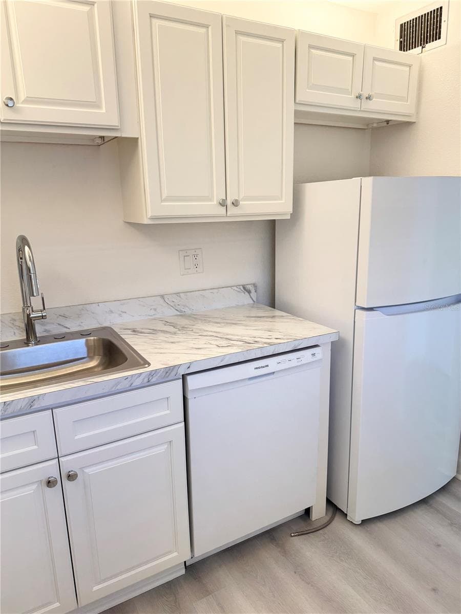 Condominium at 7425 BAY ISLAND DR S #103, SOUTH PASADENA, photo 17 of 28