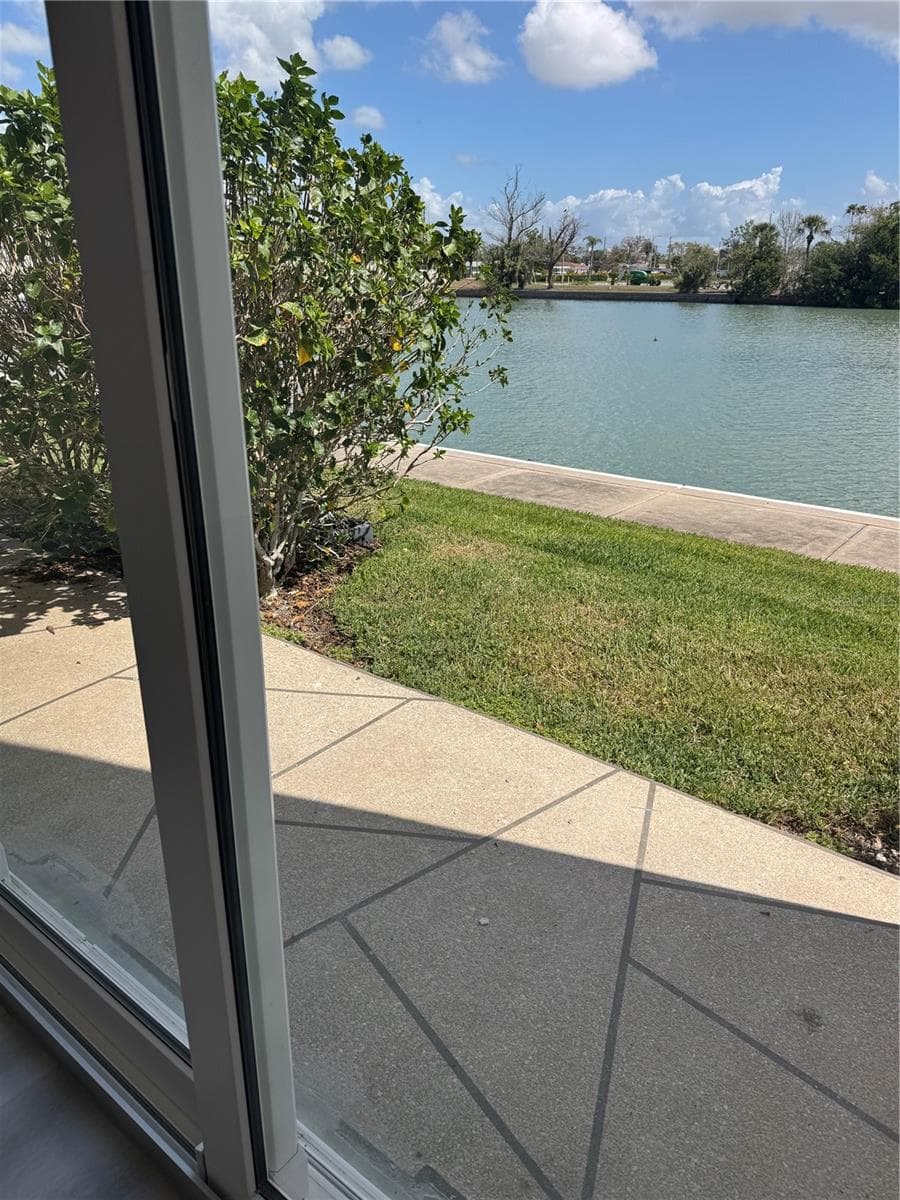 Condominium at 7425 BAY ISLAND DR S #103, SOUTH PASADENA, photo 3 of 28