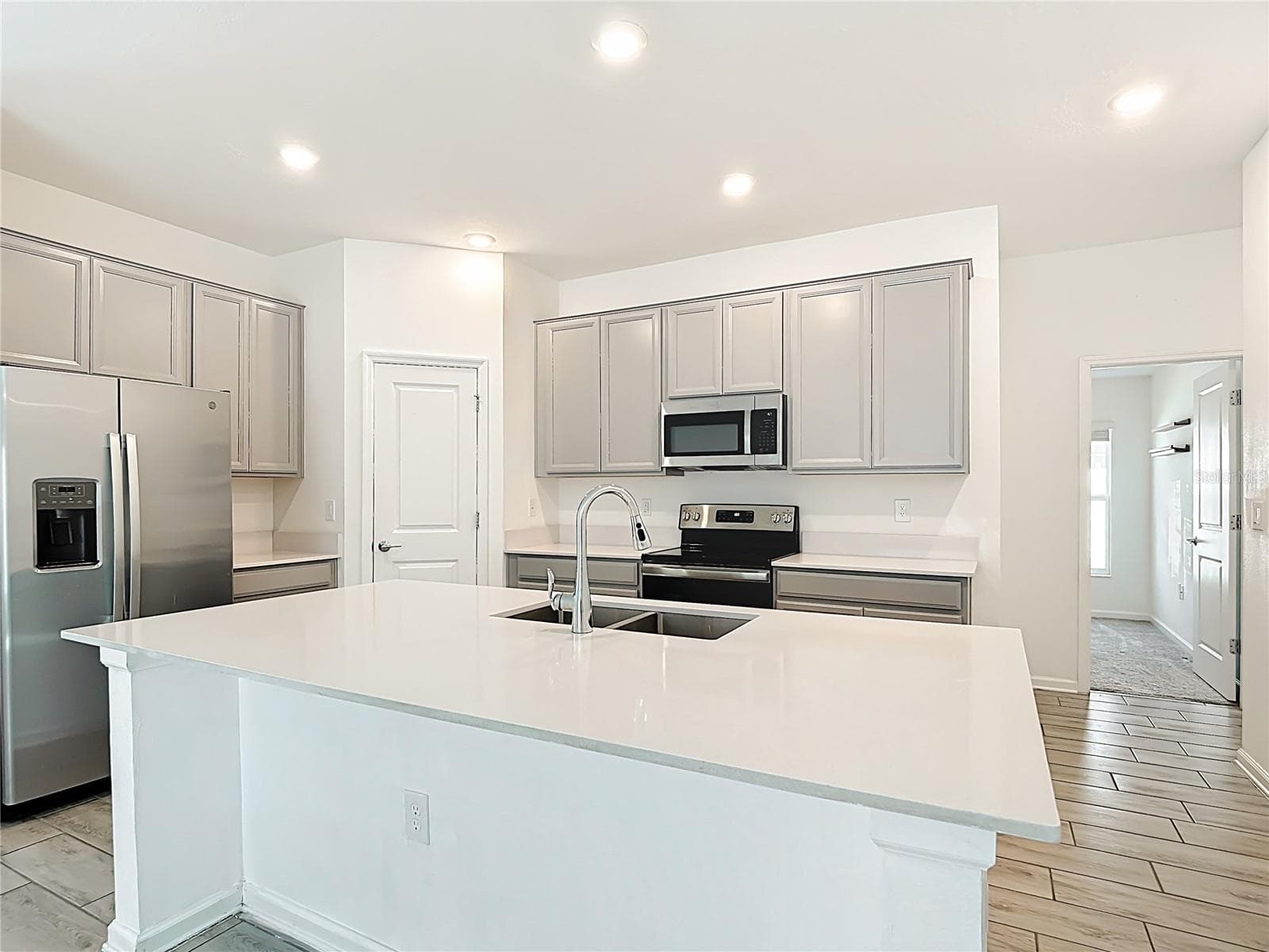 Single Family Residence at 441 MACARTHUR ST, BARTOW, photo 8 of 43