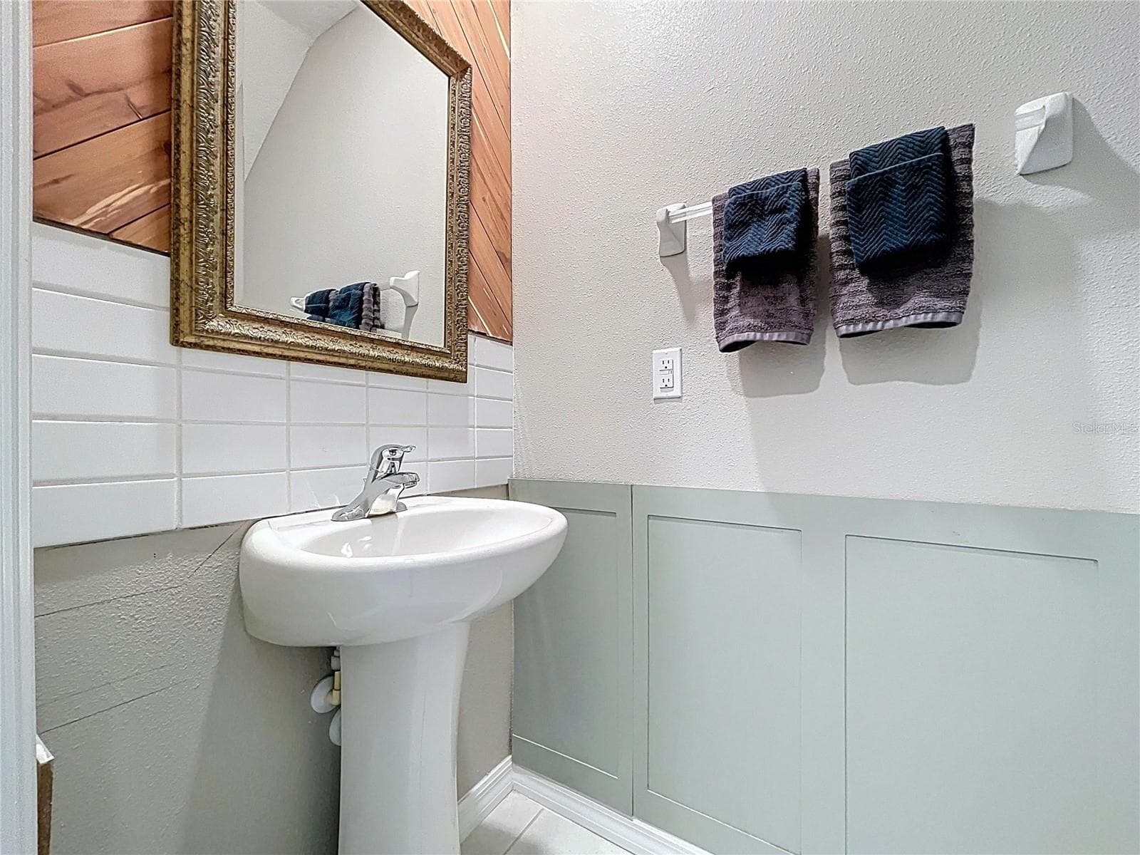 1/2 bath first floor, with pedestal sink. - 3141 OYSTER COVE ST, WIMAUMA