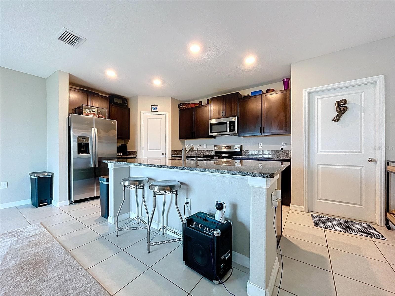 Large Kitchen Island. - 3141 OYSTER COVE ST, WIMAUMA