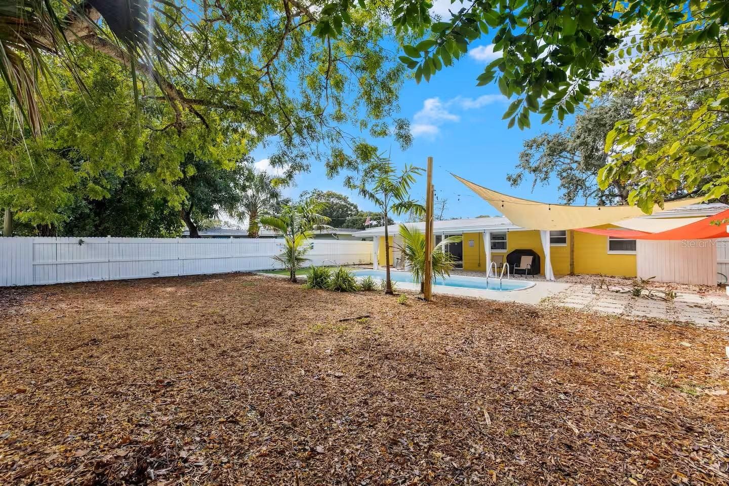 Single Family Residence at 8215 QUAIL RD, SEMINOLE, photo 18 of 25