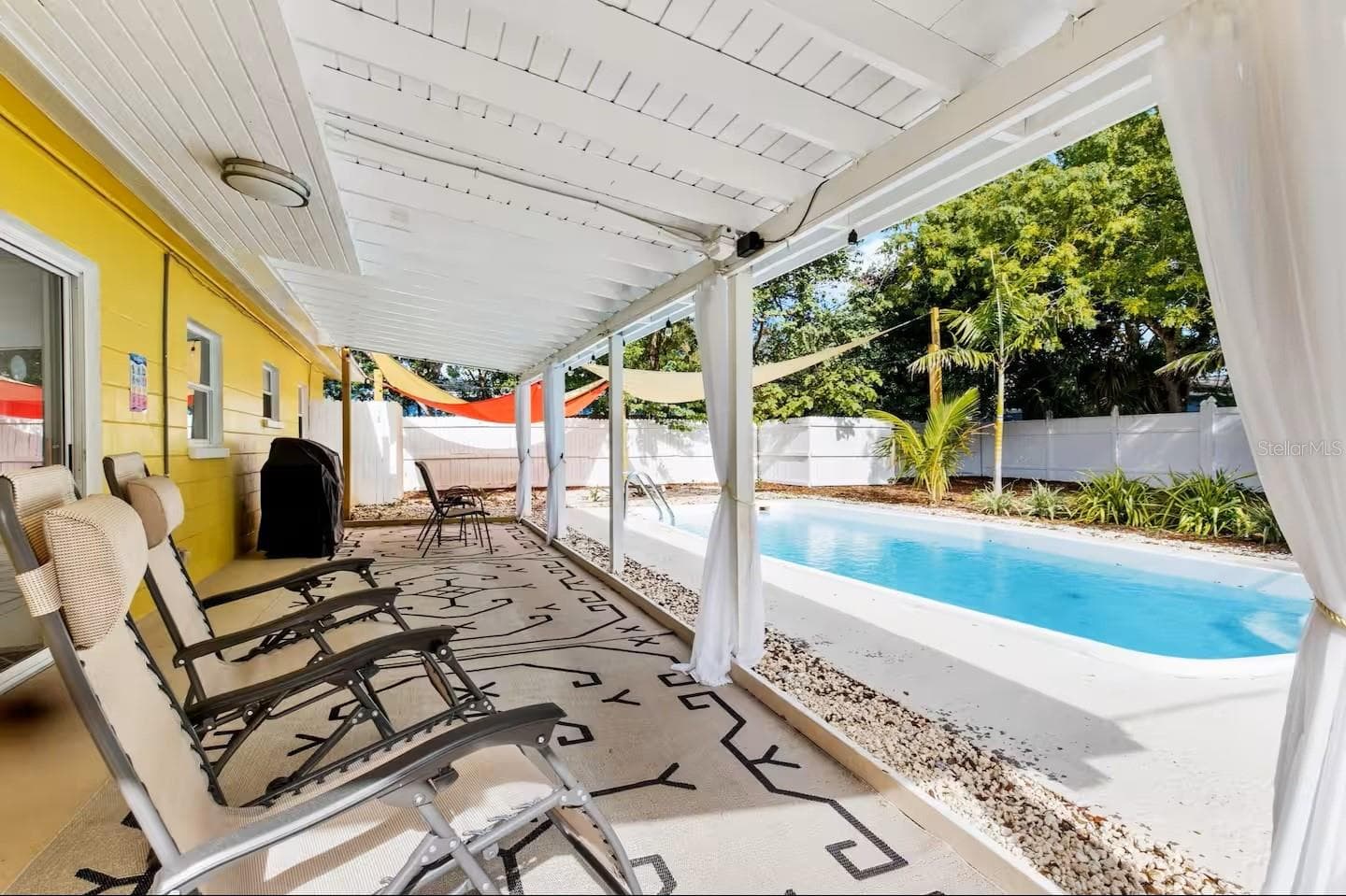 Single Family Residence at 8215 QUAIL RD, SEMINOLE, photo 2 of 25