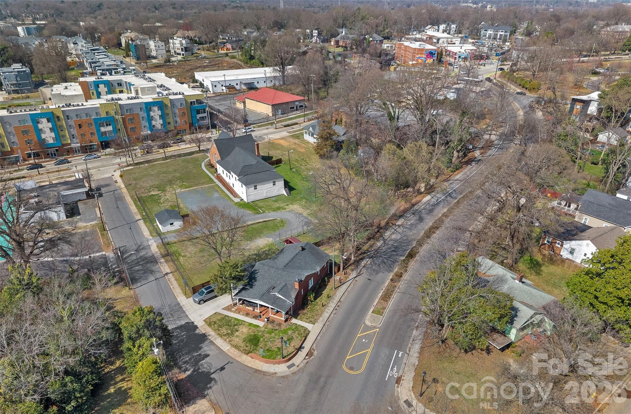Steps from Bruns Ave light rail station - Charlotte