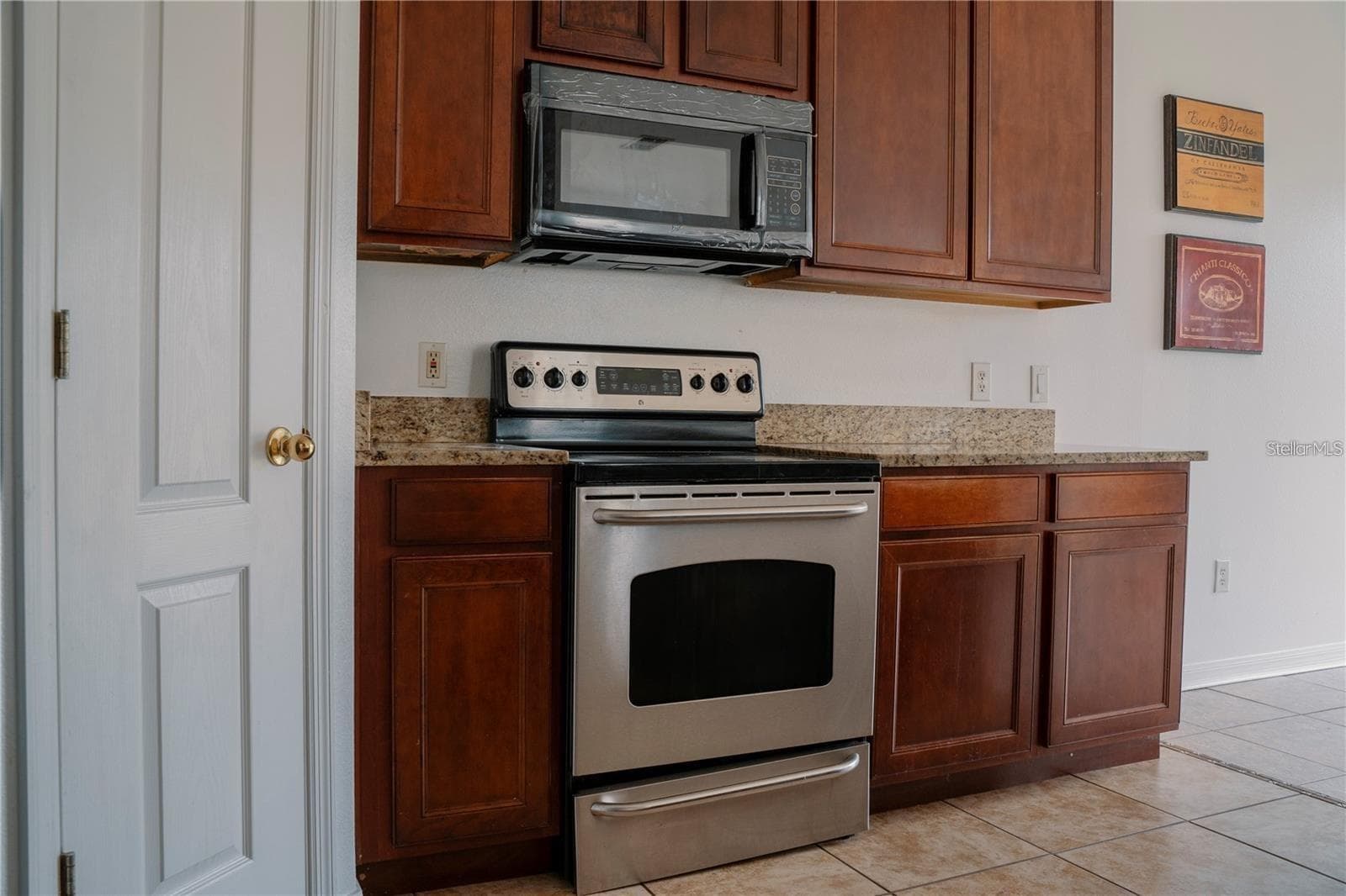 Condominium at 2018 ESTANCIA CIR #C, KISSIMMEE, photo 7 of 25