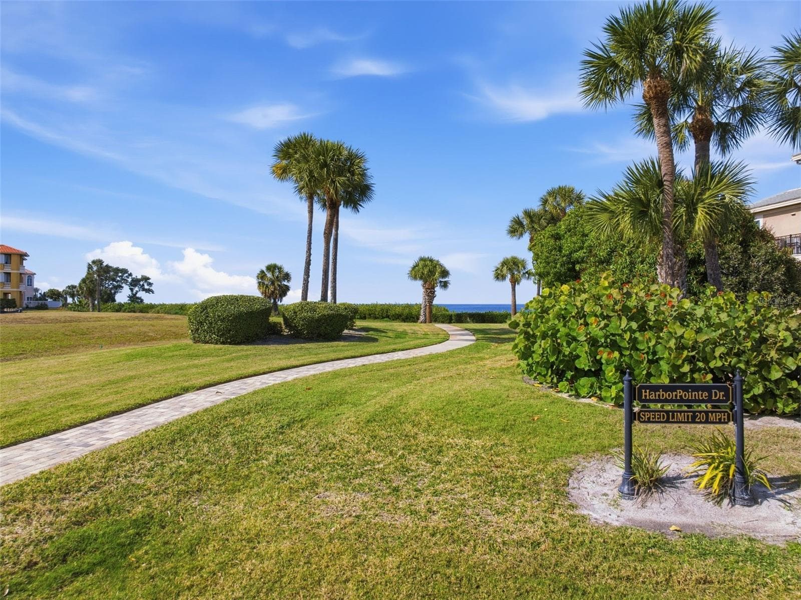 Single Family Residence at 25 HARBORPOINTE DR, PORT RICHEY, photo 25 of 35