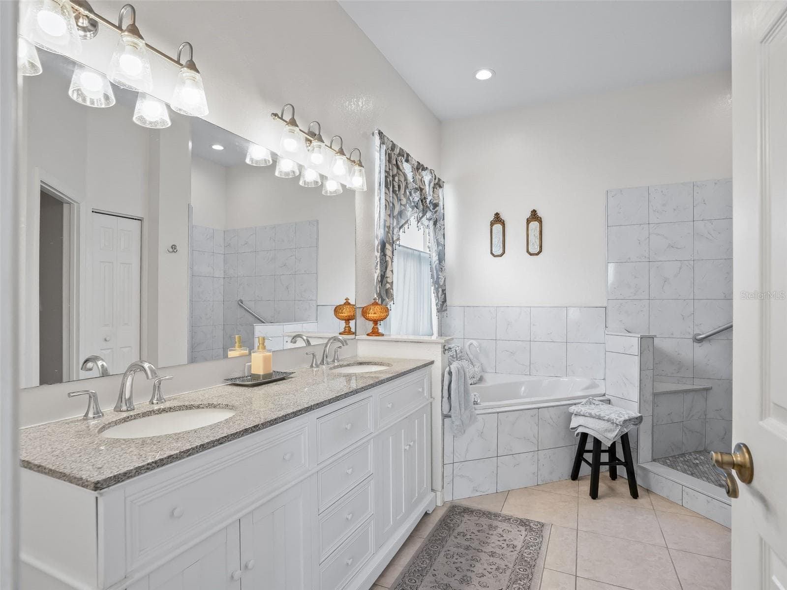 2 Sink Vanity w/Granite Countertop - 11900 SE 178TH ST, SUMMERFIELD
