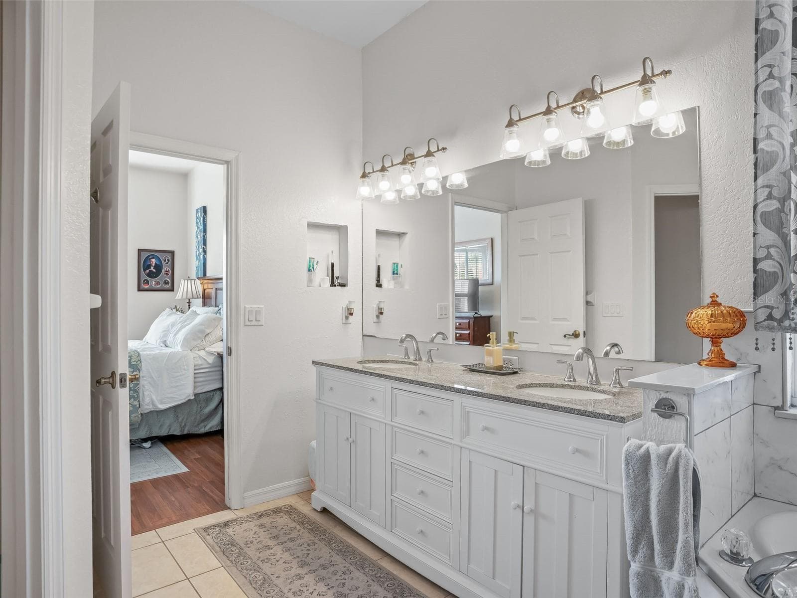 2 Sink Vanity w/Granite Countertop - 11900 SE 178TH ST, SUMMERFIELD