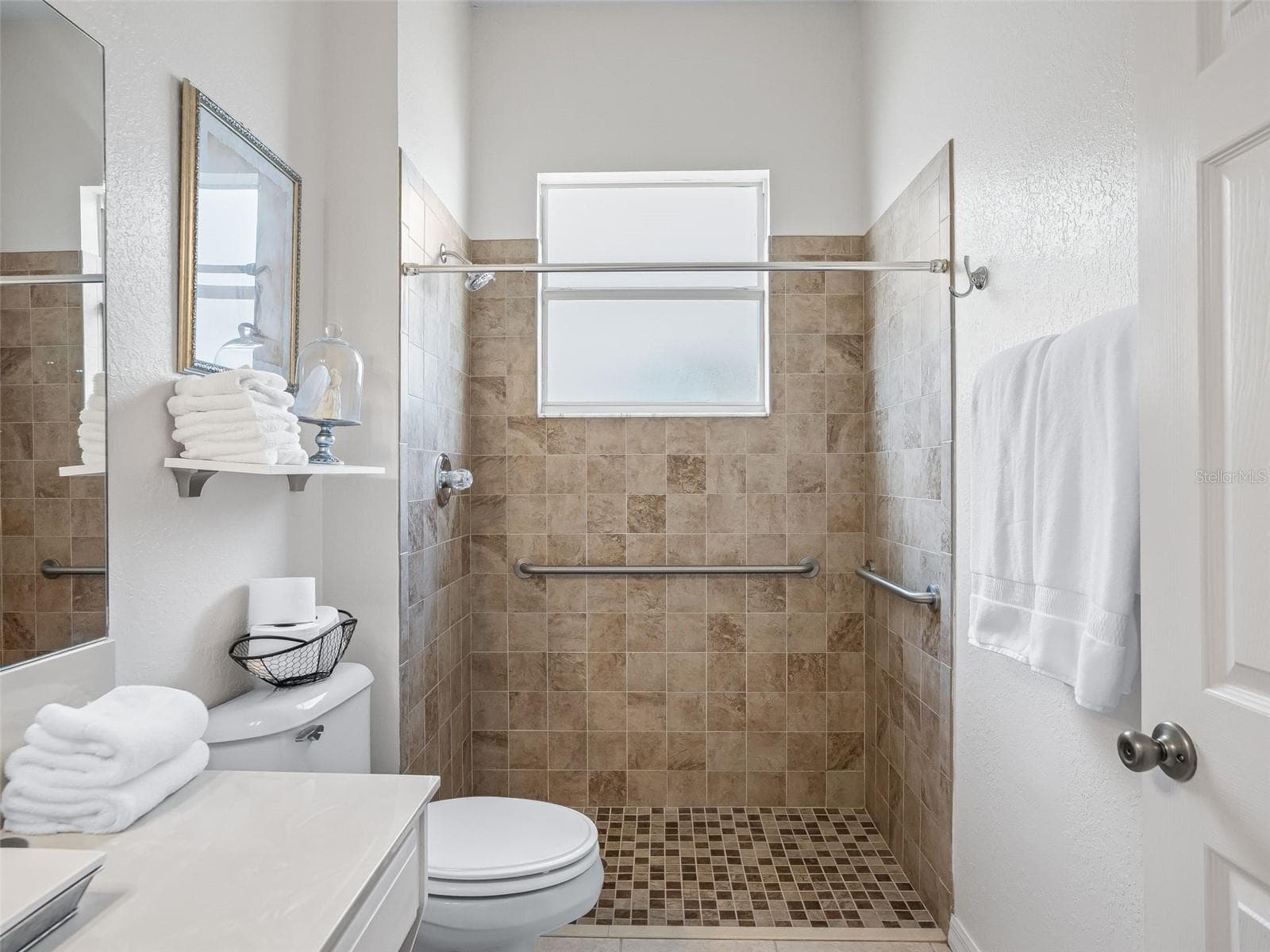Tiled Walk in Shower - Wheelchair accessible! - 11900 SE 178TH ST, SUMMERFIELD