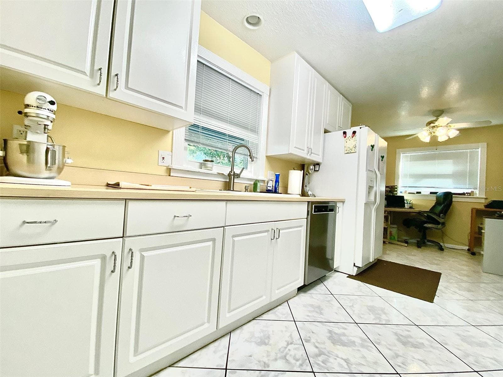Kitchen has roll out shelving and attached breakfast room - 626 ORCHID LN, ALTAMONTE SPRINGS