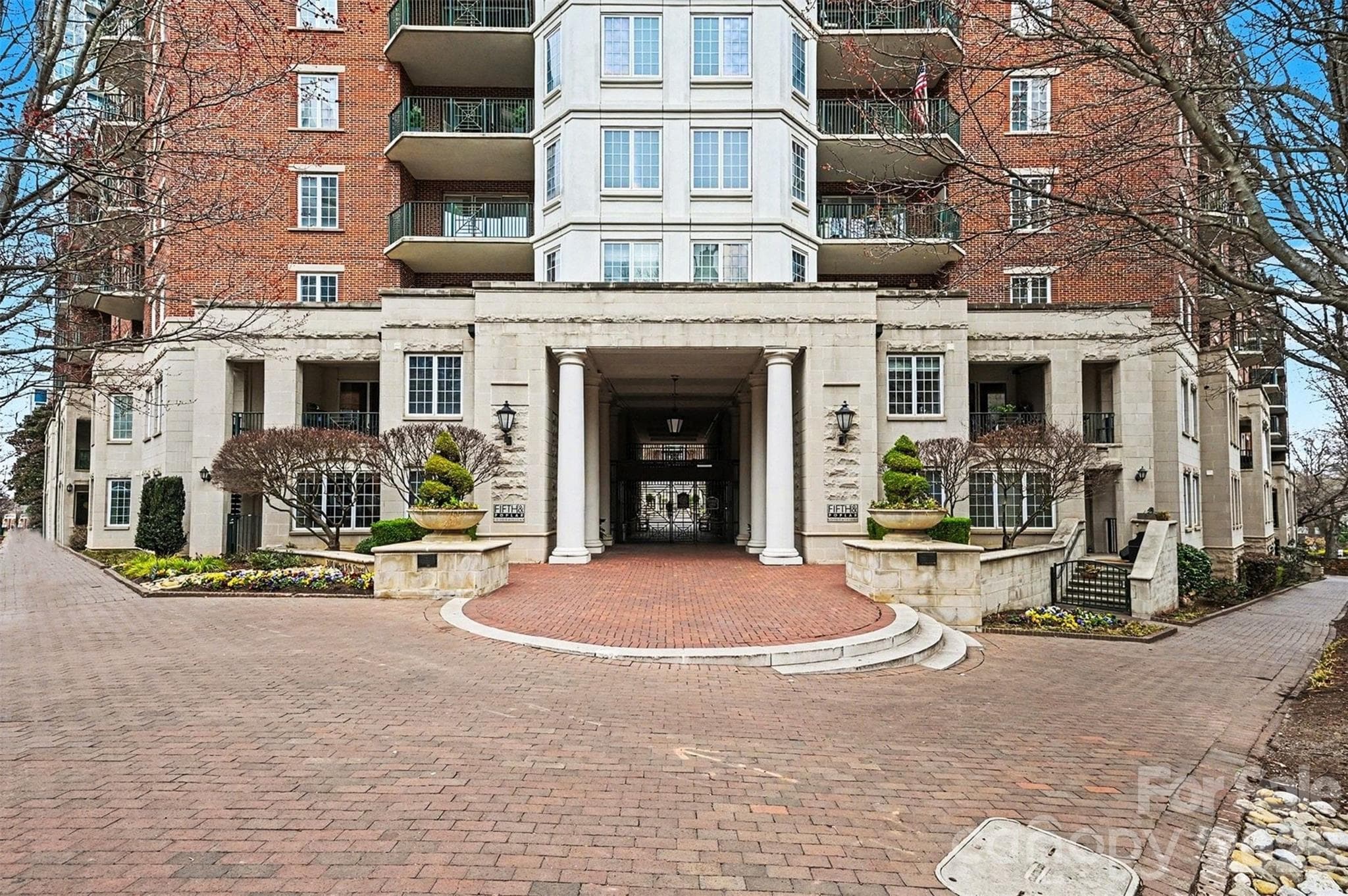 Condominium at 300 W 5th Street, Charlotte, photo 3 of 30