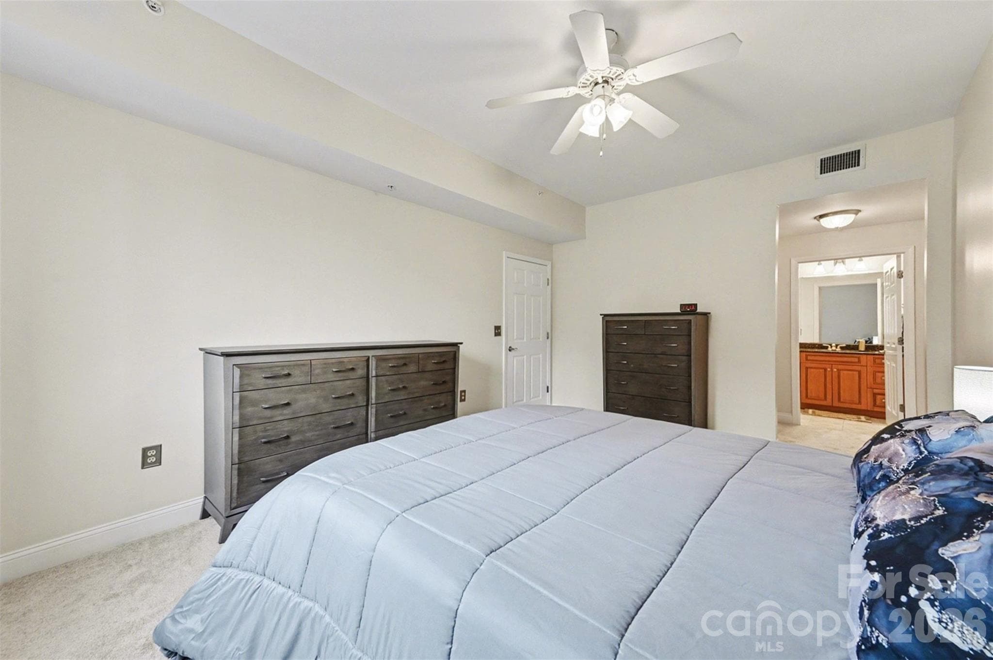 Condominium at 300 W 5th Street, Charlotte, photo 11 of 30