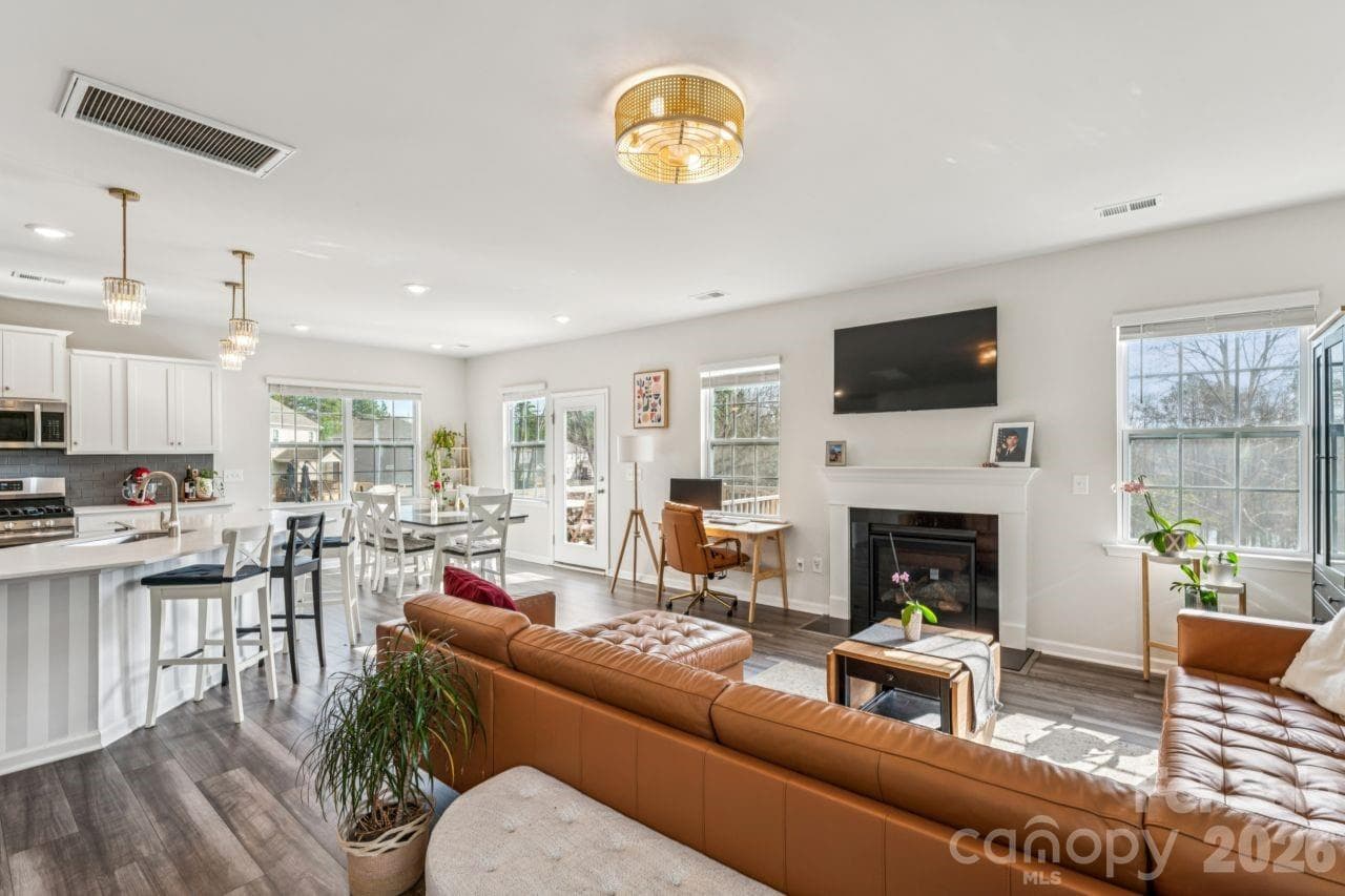 Single Family Residence at 221 Shadowbrook Way, Camden, photo 6 of 31