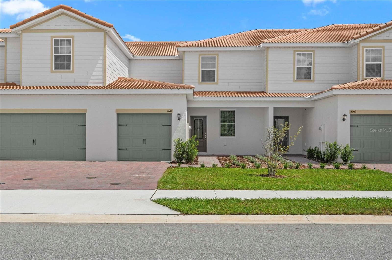 560 BAY LEAF DR