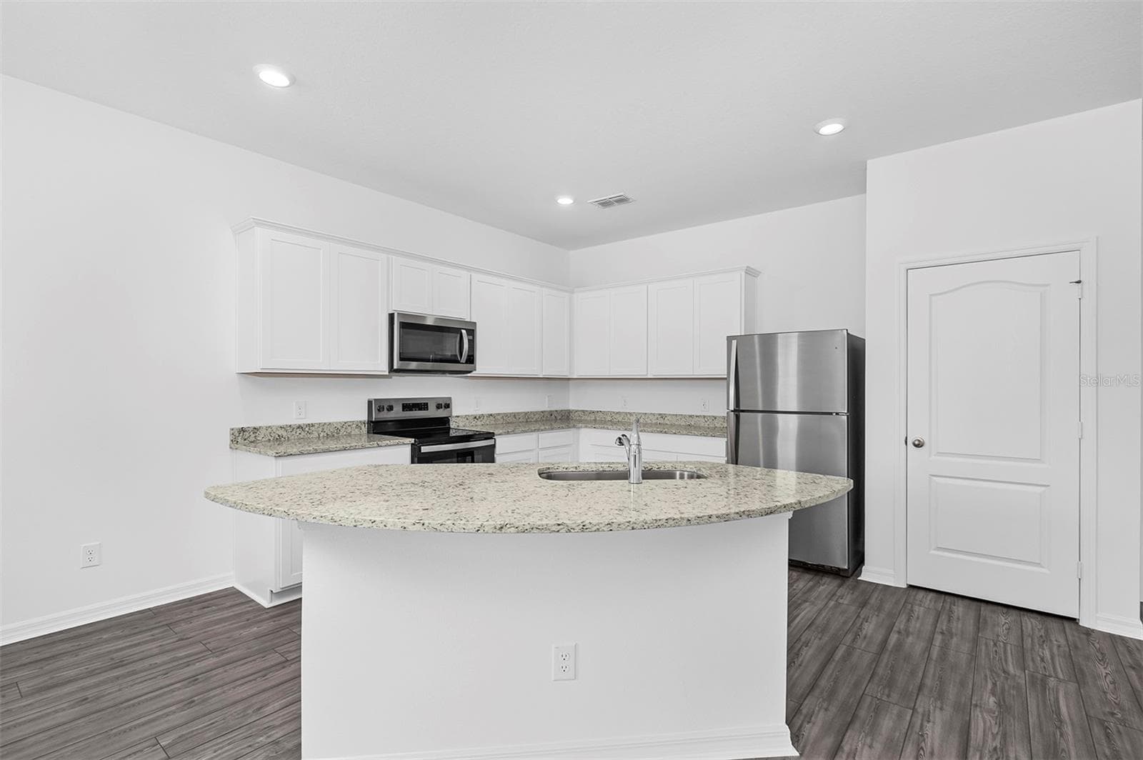 Townhouse at 556 BAY LEAF DR, POINCIANA, photo 2 of 16