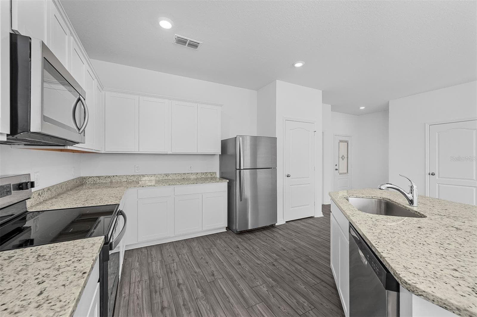 Townhouse at 556 BAY LEAF DR, POINCIANA, photo 3 of 16