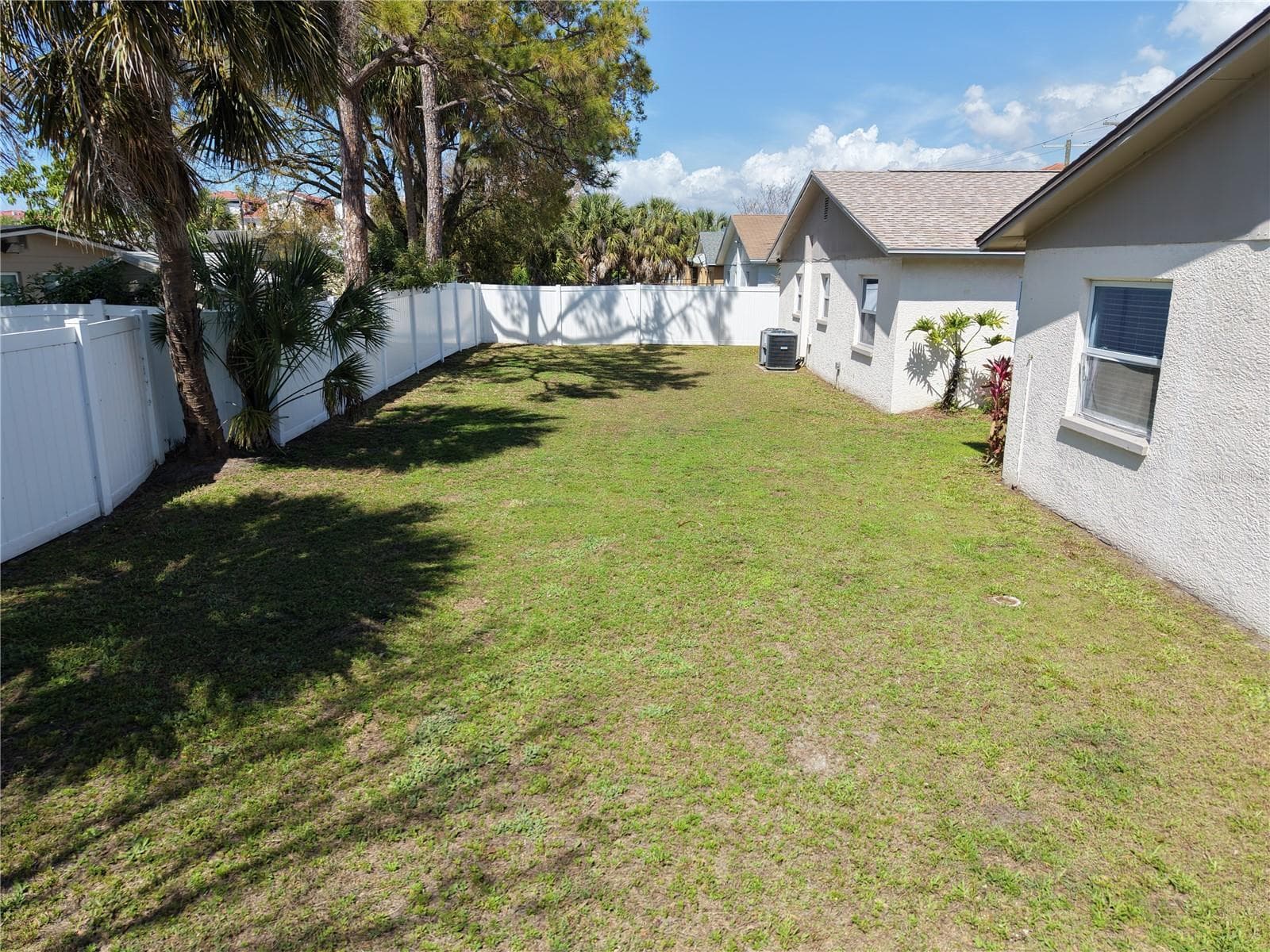 Duplex at 6627 S WEST SHORE BLVD, TAMPA, photo 13 of 22