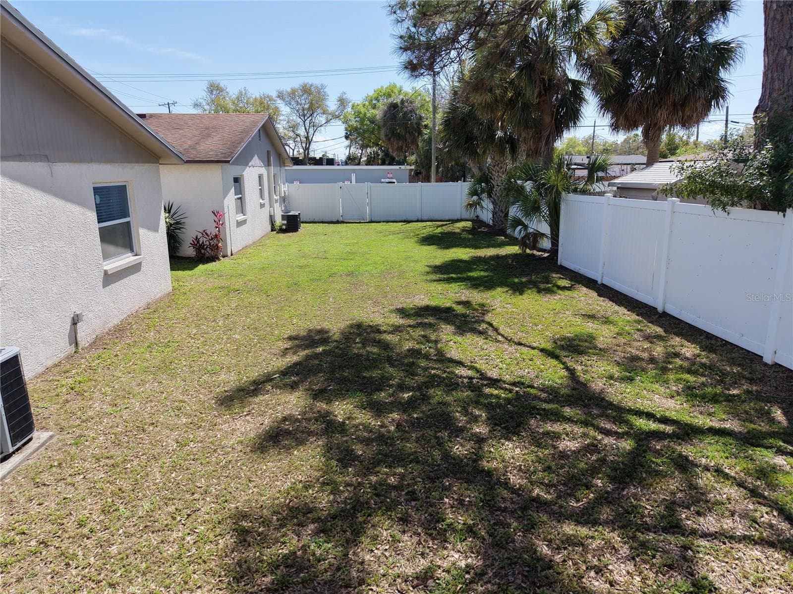 Duplex at 6627 S WEST SHORE BLVD, TAMPA, photo 15 of 22