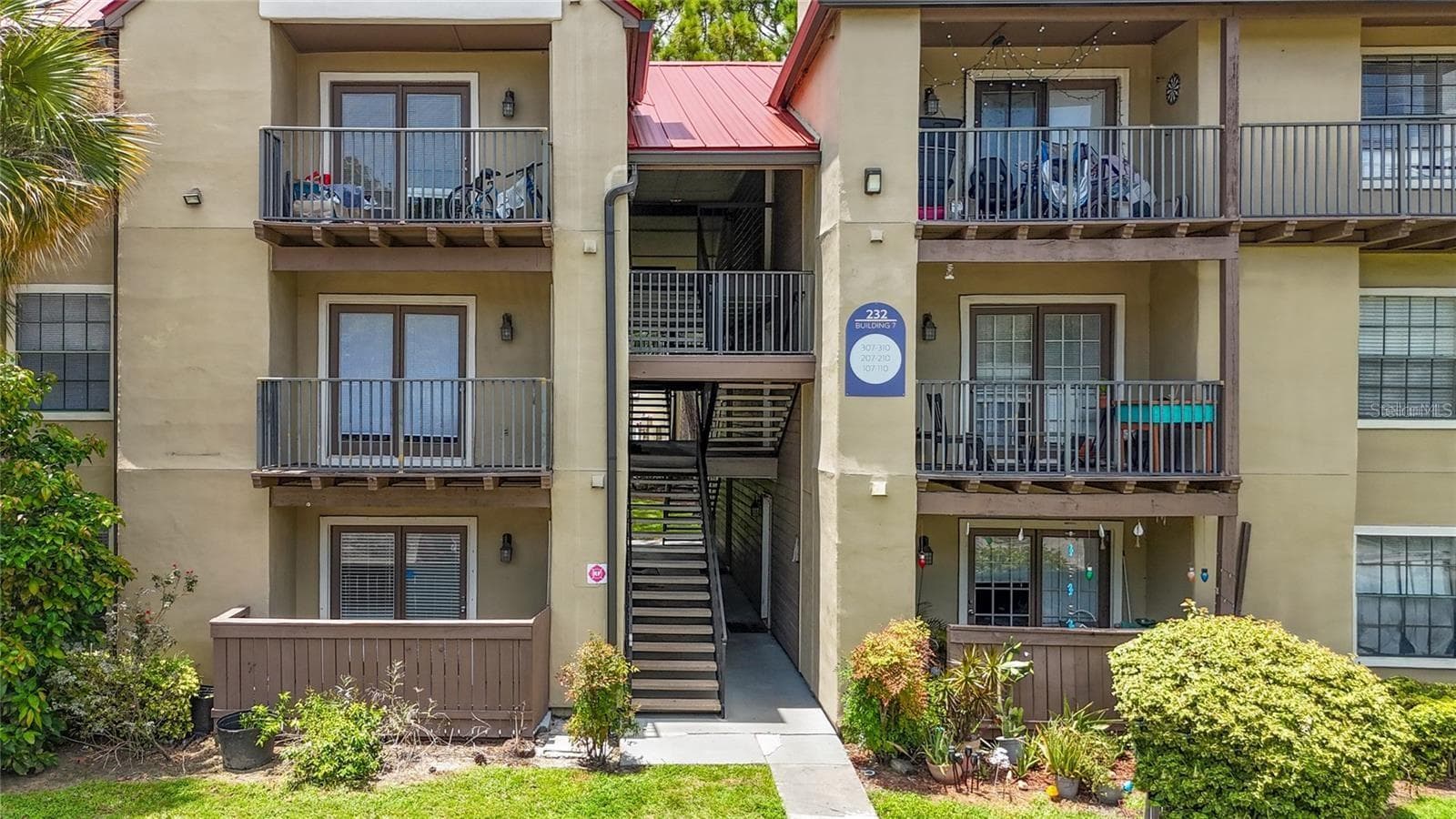 232 AFTON SQ #108