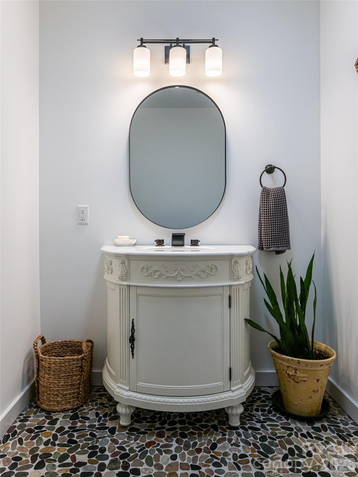 Half Bath for guests - 508 Avery Creek Road, Arden
