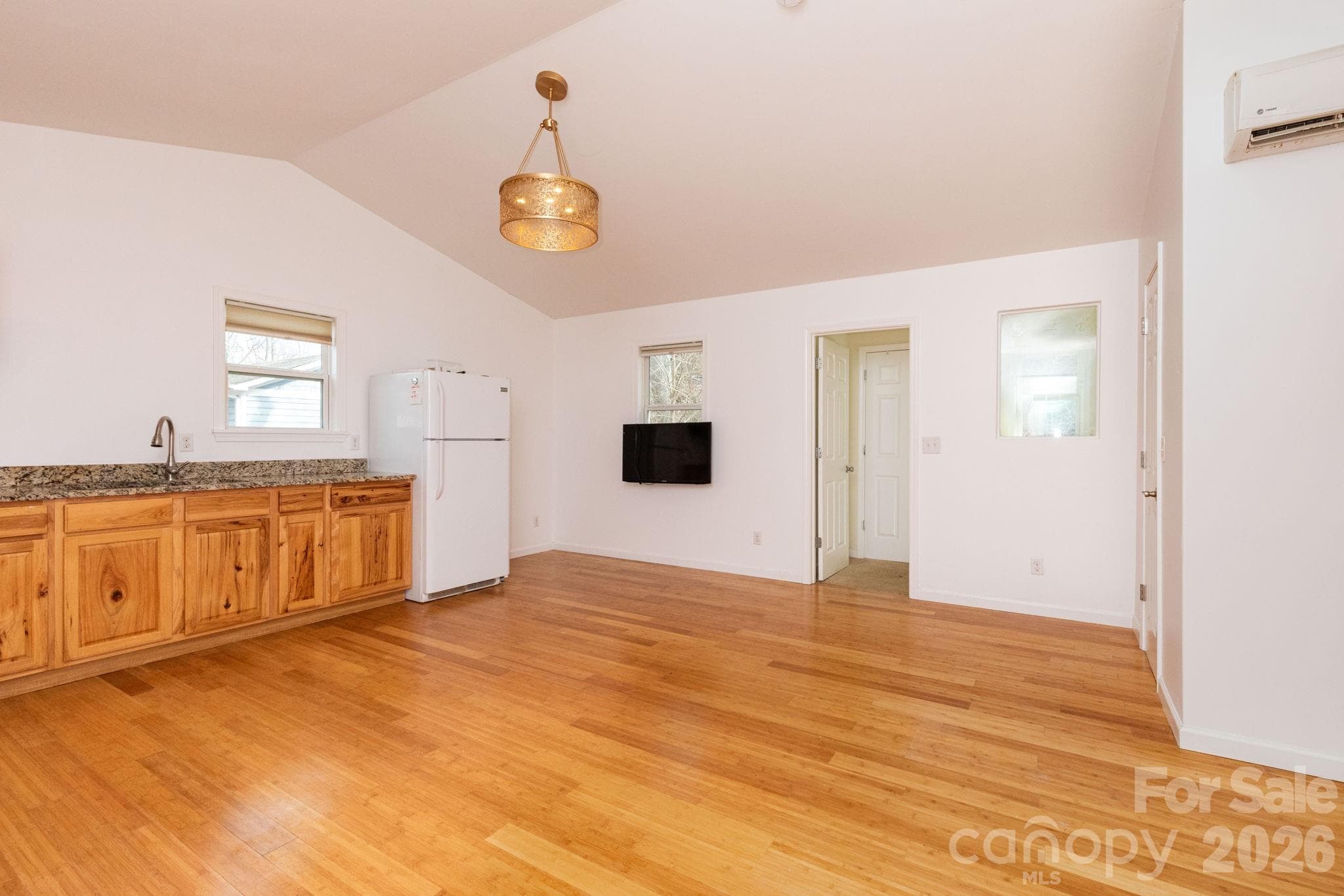 Triplex at Clyde, photo 6 of 32