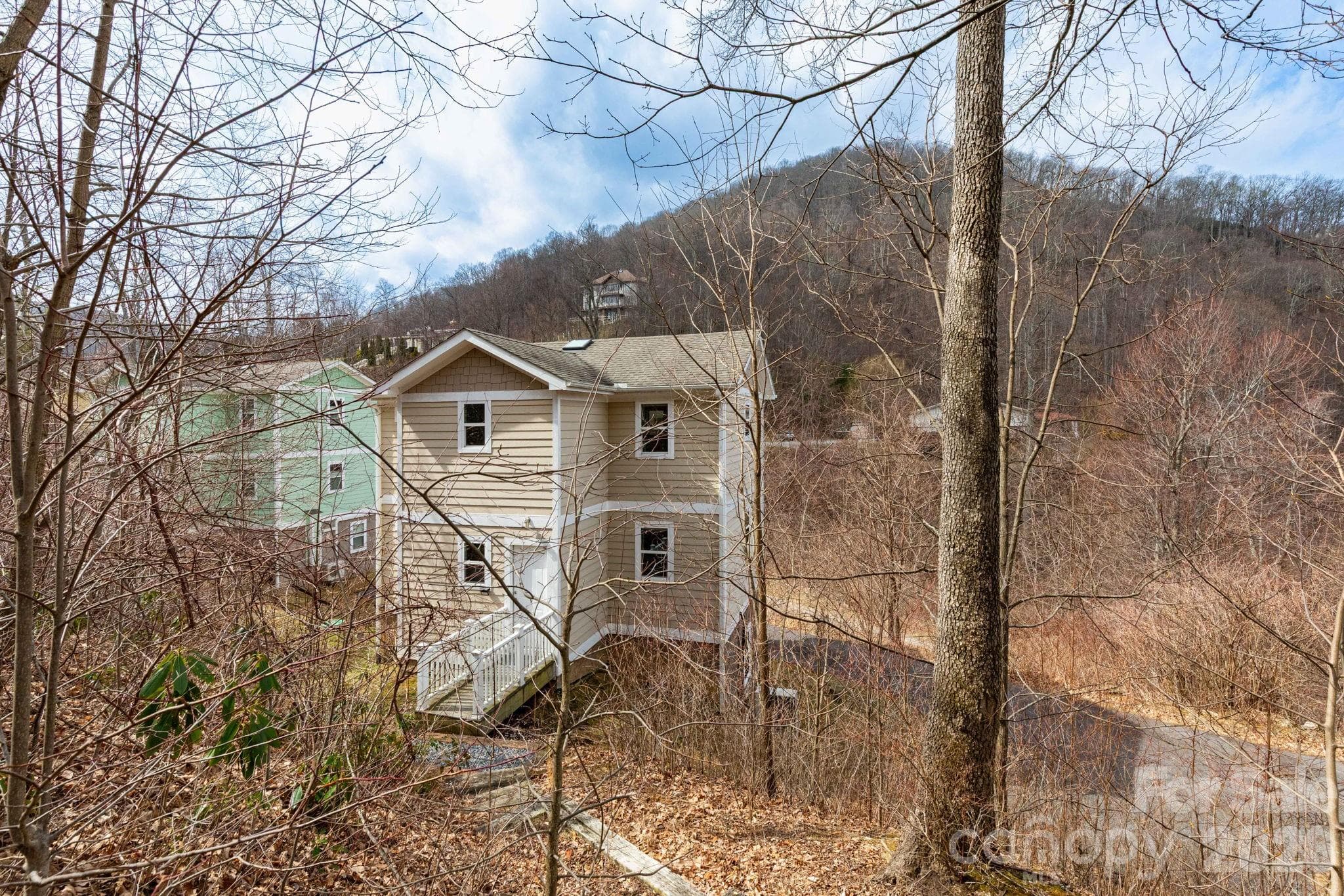 Triplex at Clyde, photo 23 of 32