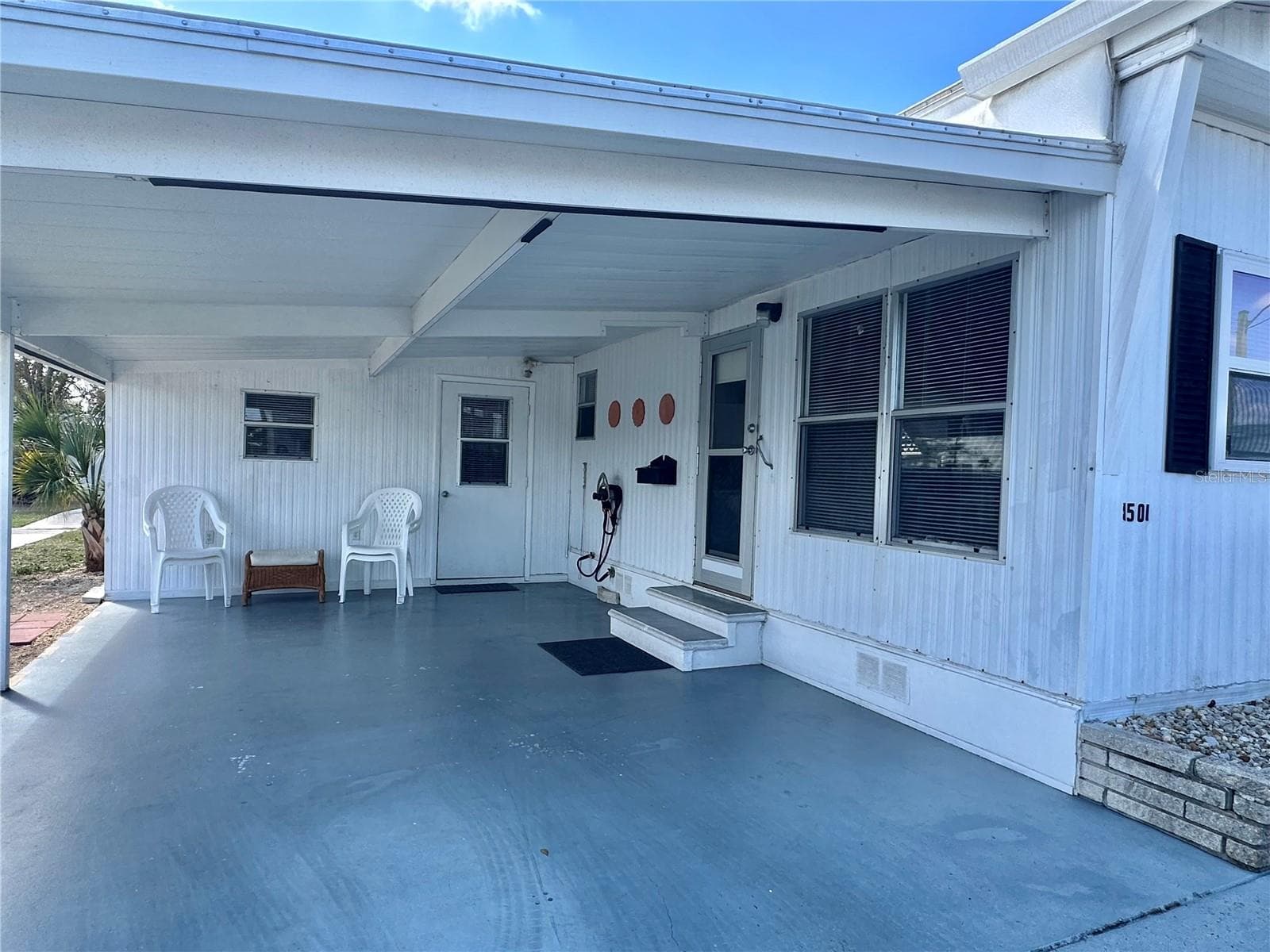 room to park or create a screened lanai or both! - 1501 25TH AVENUE DR W, BRADENTON