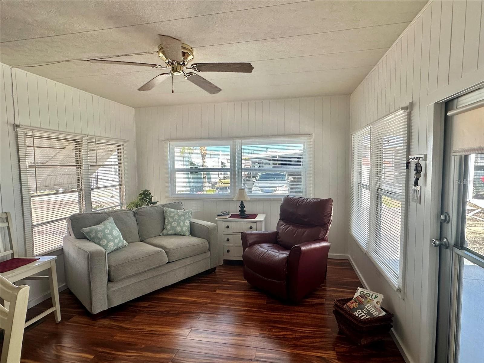 light & bright, brand new flooring, sub floor and support beams! - 1501 25TH AVENUE DR W, BRADENTON