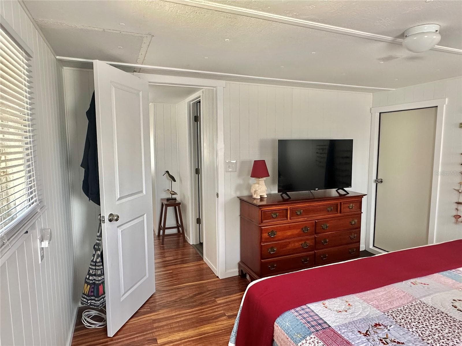 entrance into the bedroom. - 1501 25TH AVENUE DR W, BRADENTON