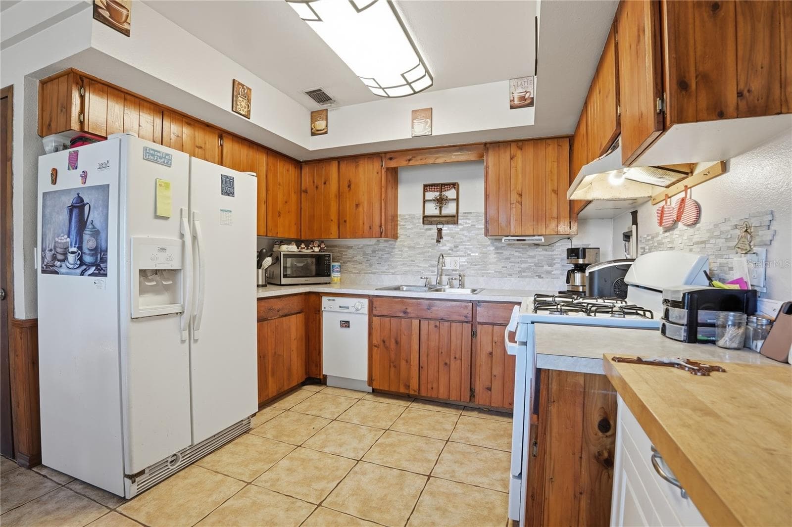 Kitchen features gas stove for your cooking needs. - 3131 JUNIPER DR, EDGEWATER