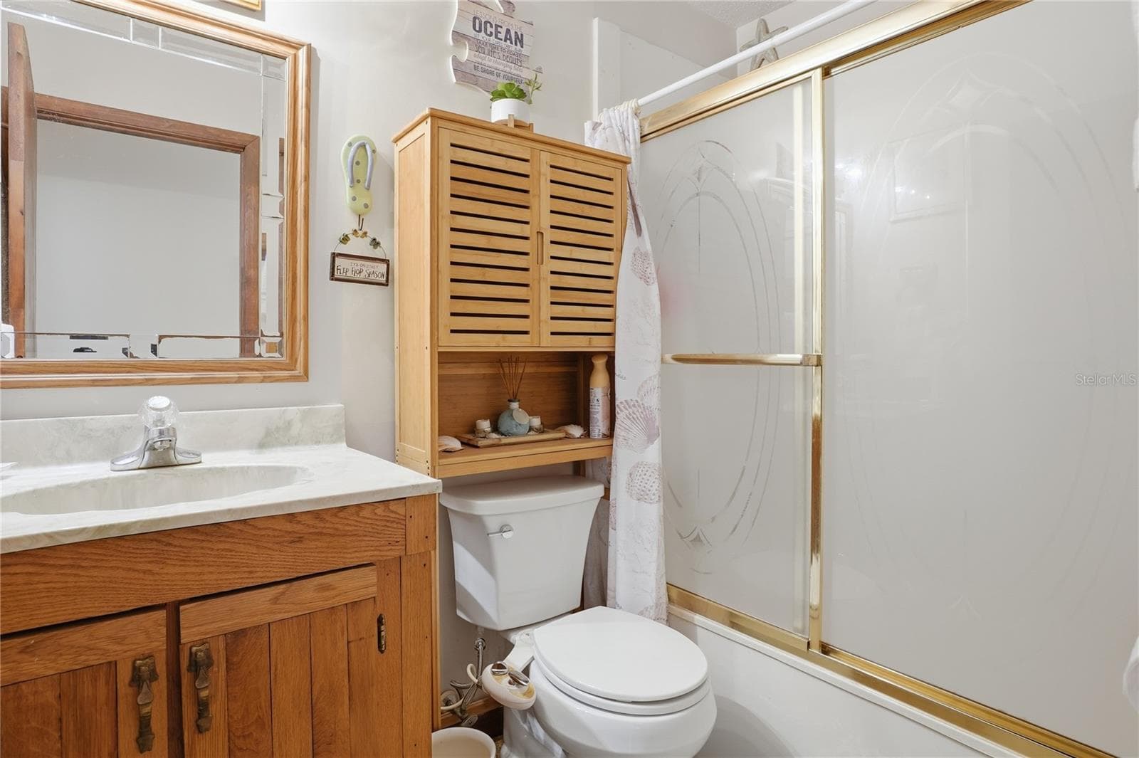 Bathroom 2 with shower/tub combo. - 3131 JUNIPER DR, EDGEWATER