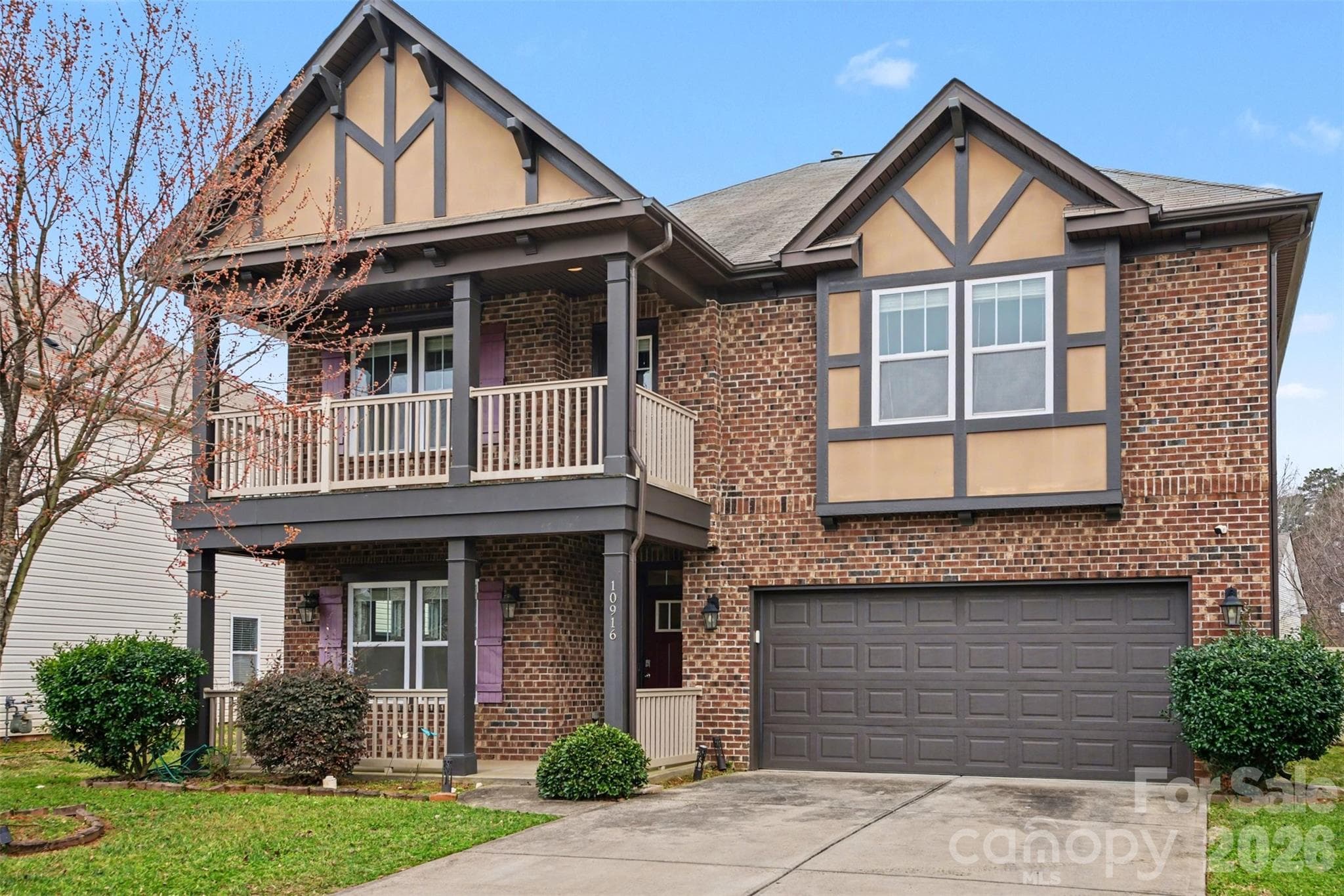 Single Family Residence at 10916 Tower Oak Drive, Charlotte, photo 2 of 26