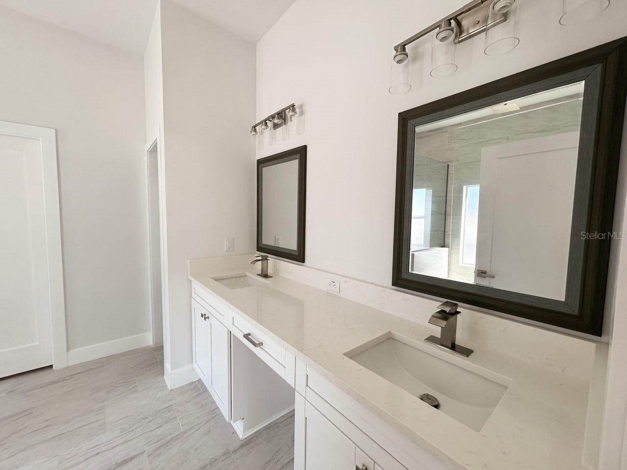 Master Bath - 407 GEORGIA AVE, CRYSTAL BEACH