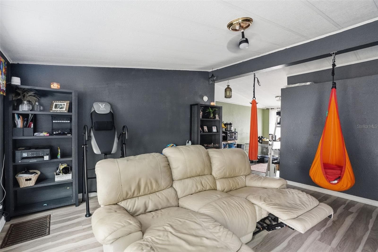 Manufactured Home at 8604 CAMEO DR, NEW PORT RICHEY, photo 7 of 38